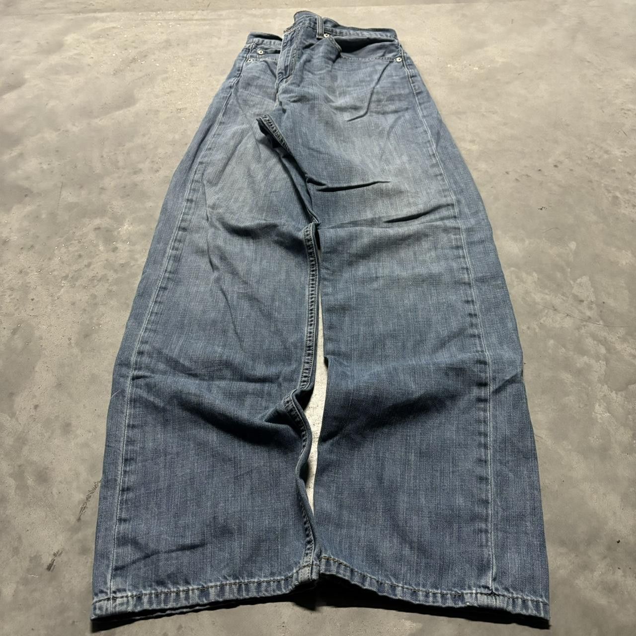 Levi's × Vintage Crazy Vintage Y2K/2000s Grunge Levi’s Medium Wash Essential Denim Jeans! Size US 34 / EU 50 - 3 Thumbnail