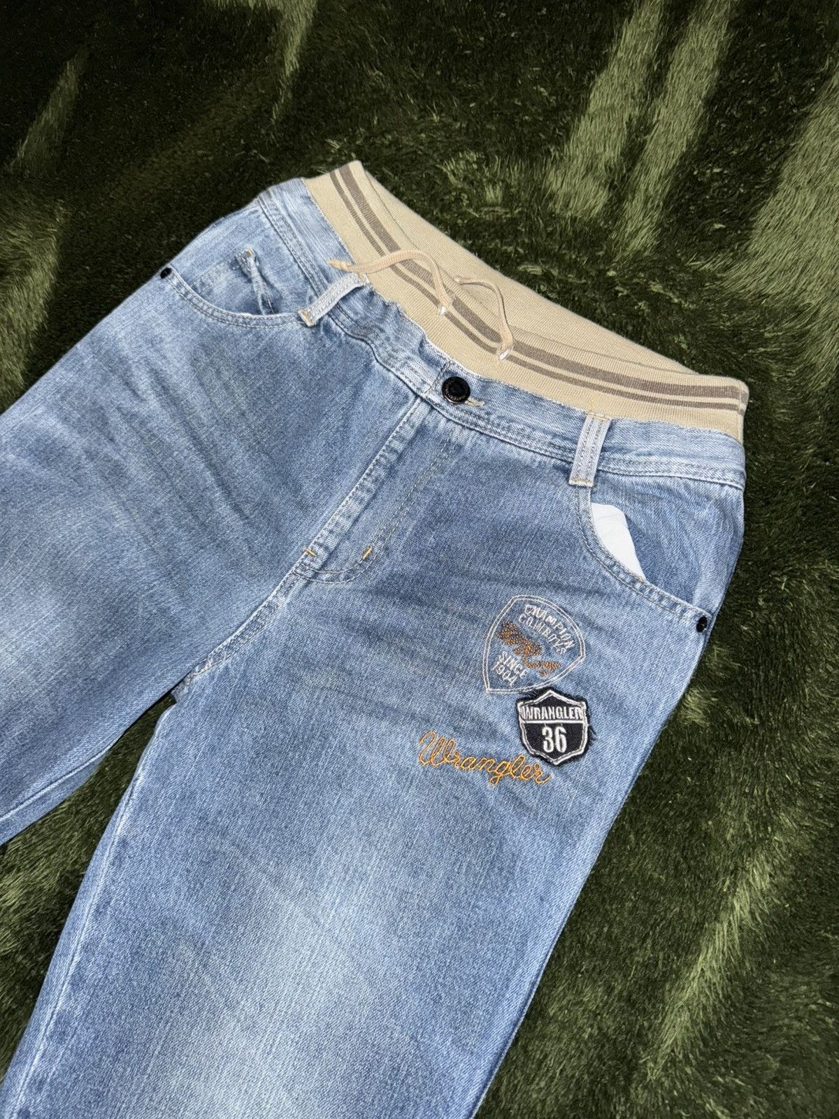 Wrangler [W32-33] Wrangler Japan Elastic embroidery Denim Size US 32 / EU 48 - 2 Thumbnail