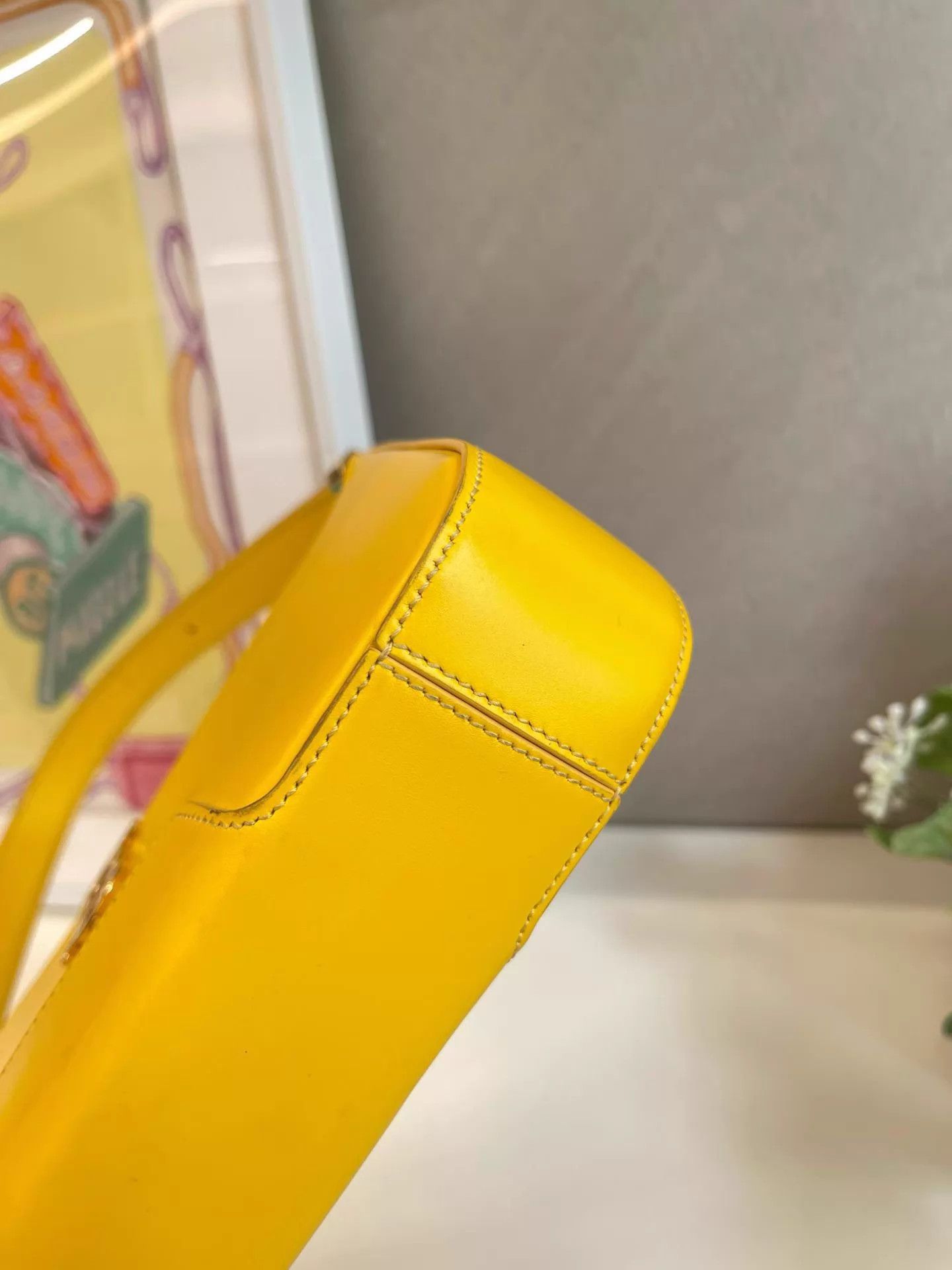 Burberry Burberry TB Yellow Armpit Bag Near New AH305 Size ONE SIZE - 6 Thumbnail