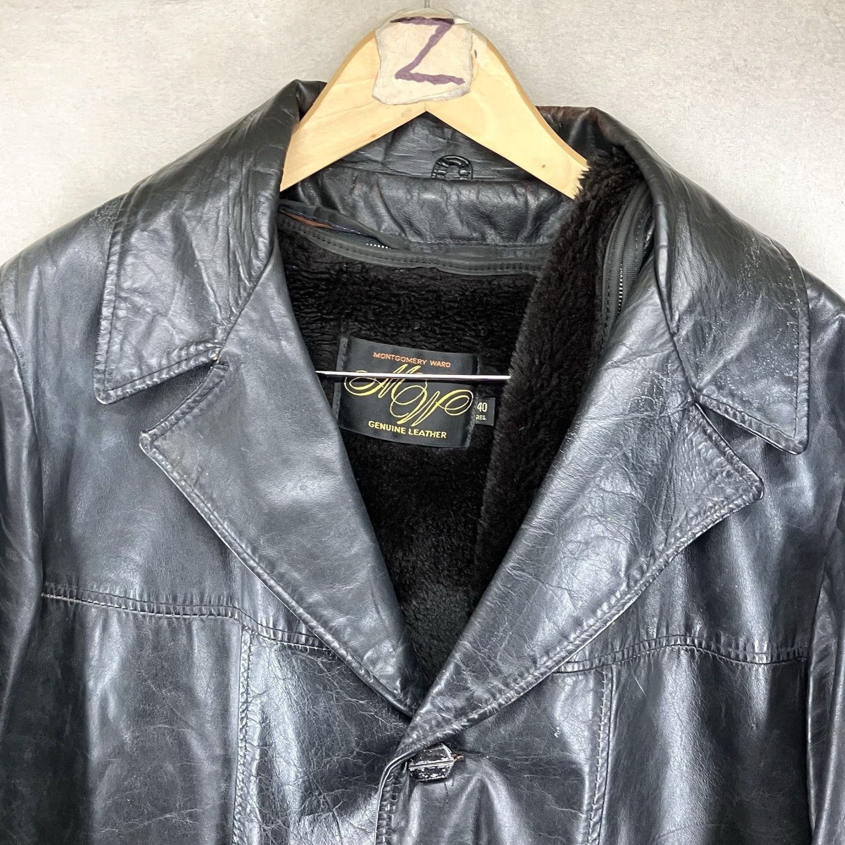 Vintage VINTAGE Montgomery Ward Leather Jacket Bomber Jacket Mens 40R Black Sherpa Lined Mid-Length Pockets Button-Down Collar Size US XXS / EU 40 - 6 Thumbnail