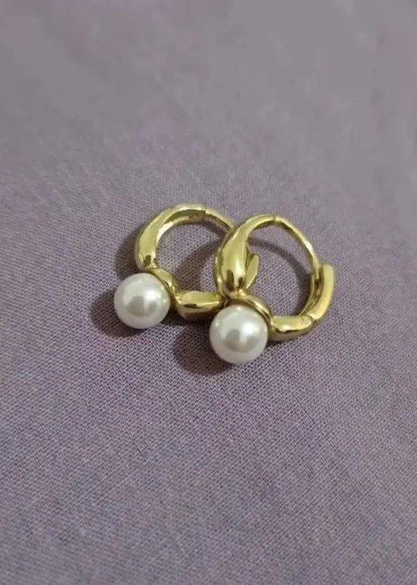 Other Gold Color Simple Pearl Ear Clasp Hoop Earring Size ONE SIZE - 3 Thumbnail