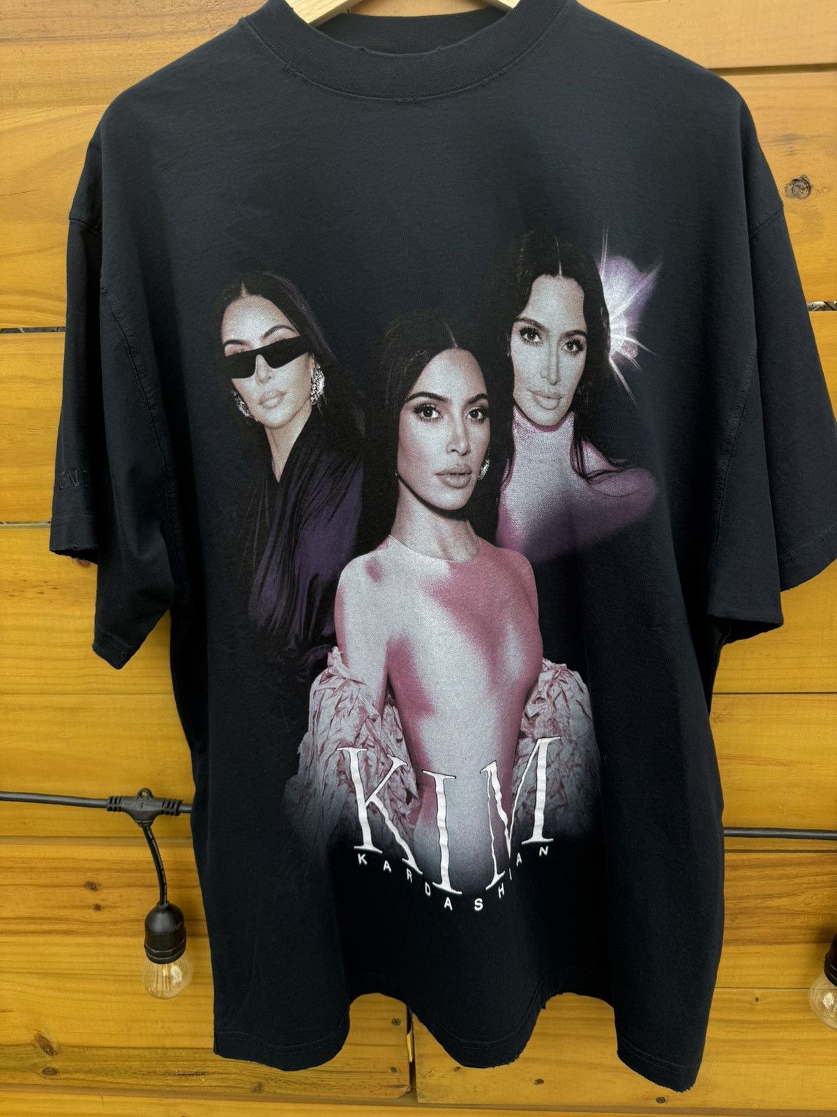 【 BALENCIAGA 】 Kim K Shrunk Tシャツ T-shirt in Black Faded Kim K Shrunk T-shirt in Black Faded | Balenciaga US