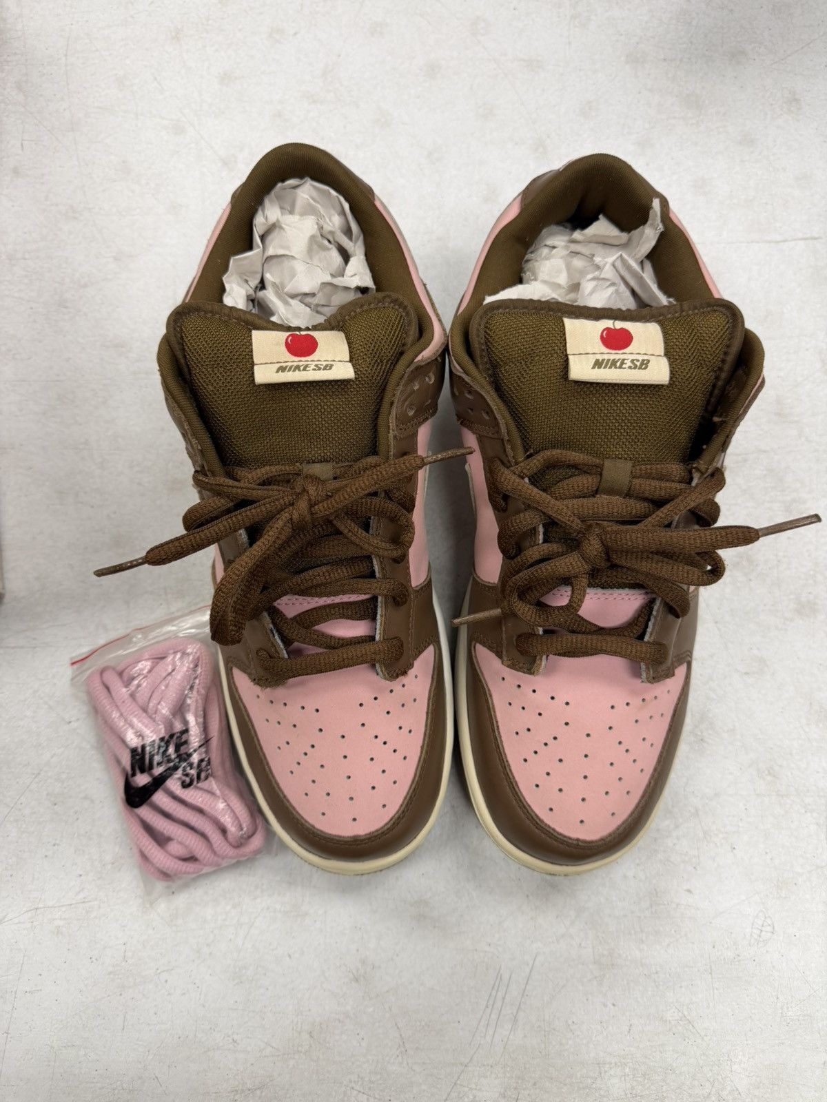 Nike × Stussy Nike SB Dunk Low Stussy Cherry 2005 Size US 11.5 / EU 44-45 - 2 Thumbnail