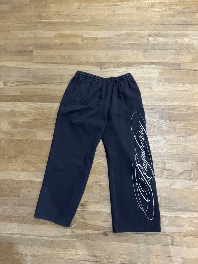 GV GALLERY CALLIGRAPHY SWEATS BLACK