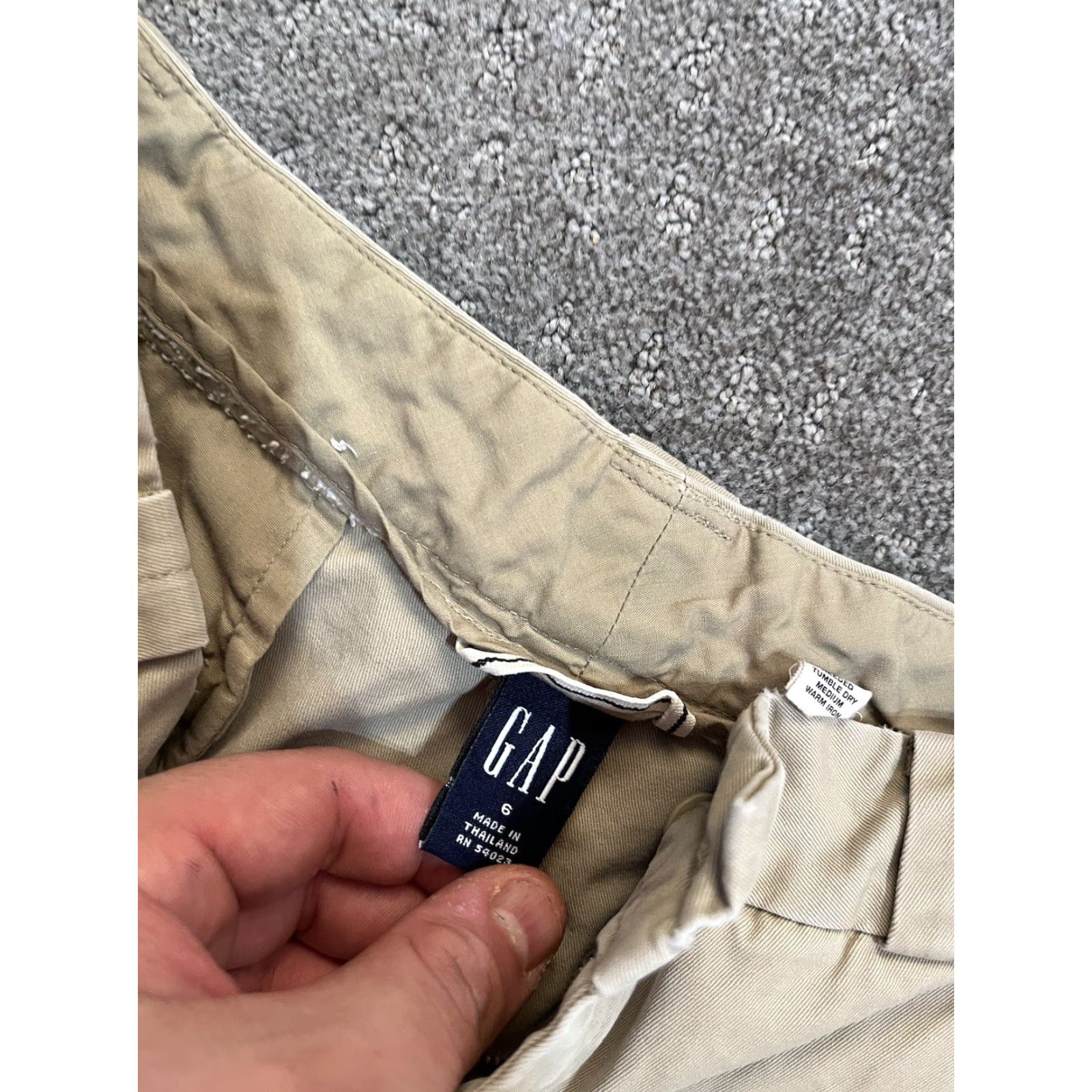 Gap Gap Women's Beige Chino Bermuda Shorts Size 8 Mid-Rise Solid Cotton Blend Flat Front Inseam 6 in Regular Style: Shortals? Size 30" / US 8 / IT 44 - 3 Thumbnail