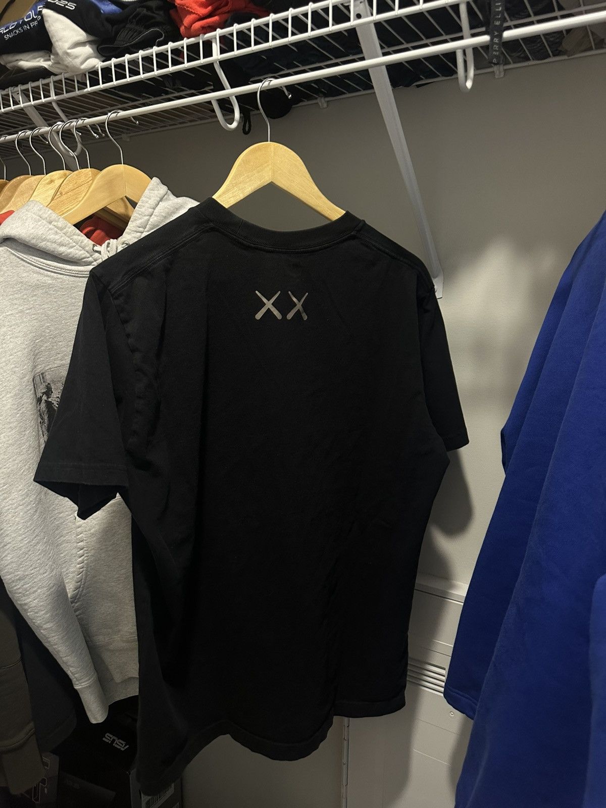 Japanese Brand RARE 🔥 uniqlo x kaws tee Size US L / EU 52-54 / 3 - 4 Thumbnail