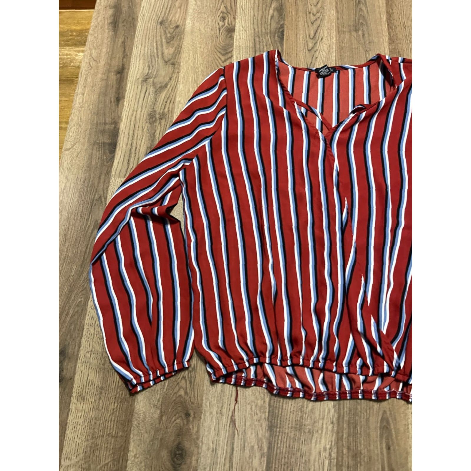 Vintage rue21 Shirt Women's L Blue White Red Striped Long Sleeve V-Neck Casual Modern Basic Fall Spring Summer Womens Size L / US 10 / IT 46 - 3 Thumbnail