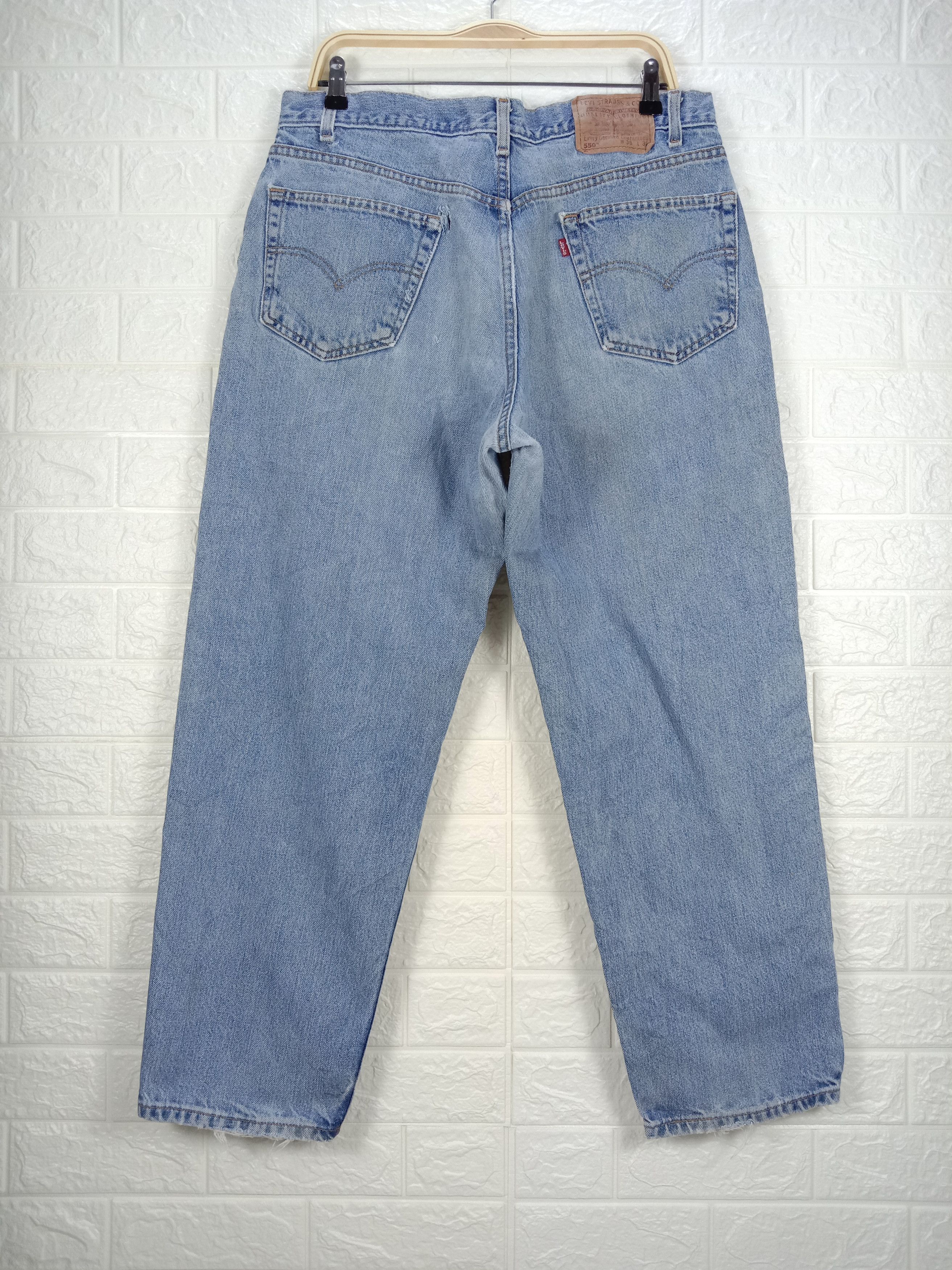 Levi's Vintage Levi's 550 Jeans Faded Blue Relaxed Fit Denim Size US 35 - 5 Thumbnail