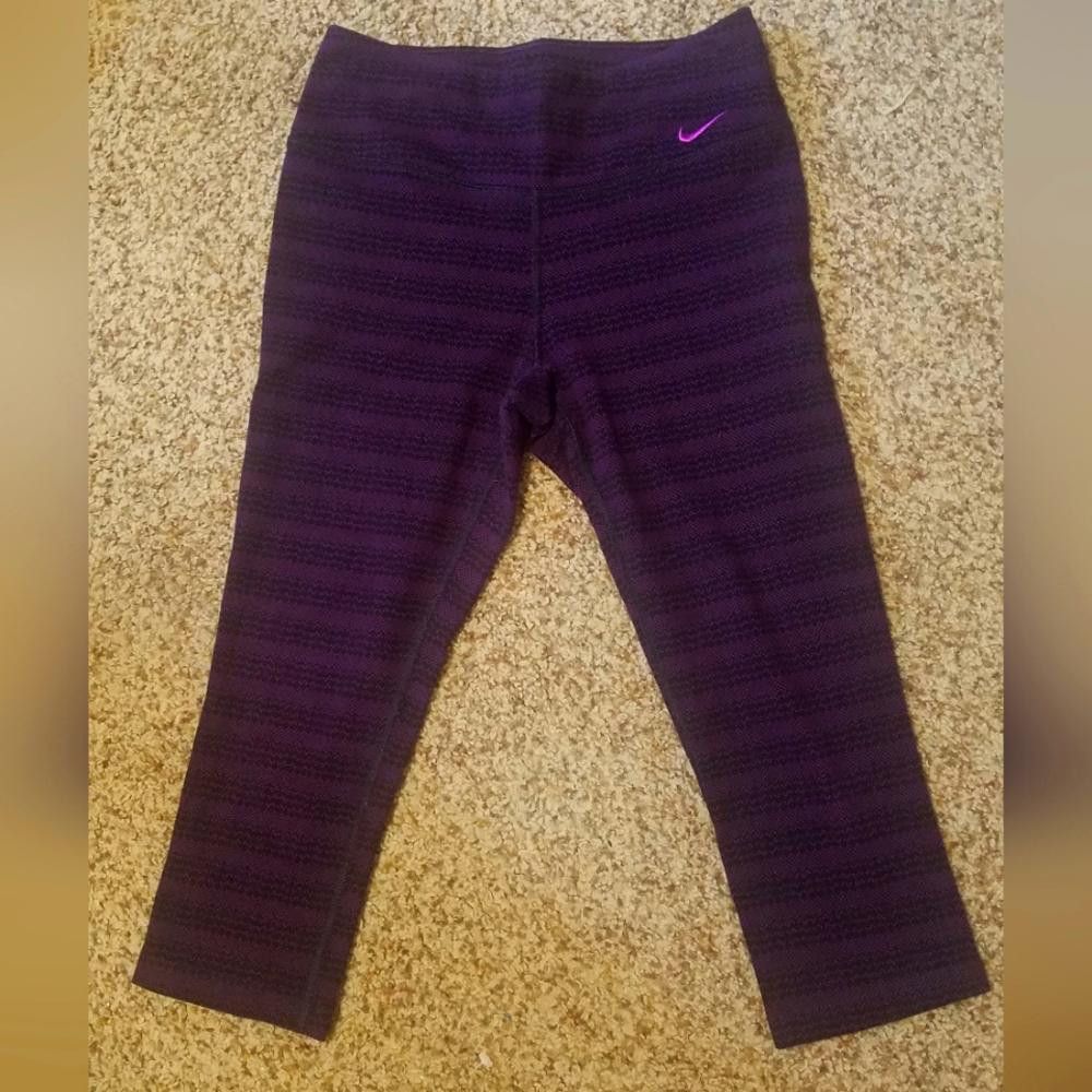 Nike Nike Dri Fit Small Purple Leggings Size 28" / US 6 / IT 42 - 1 Thumbnail
