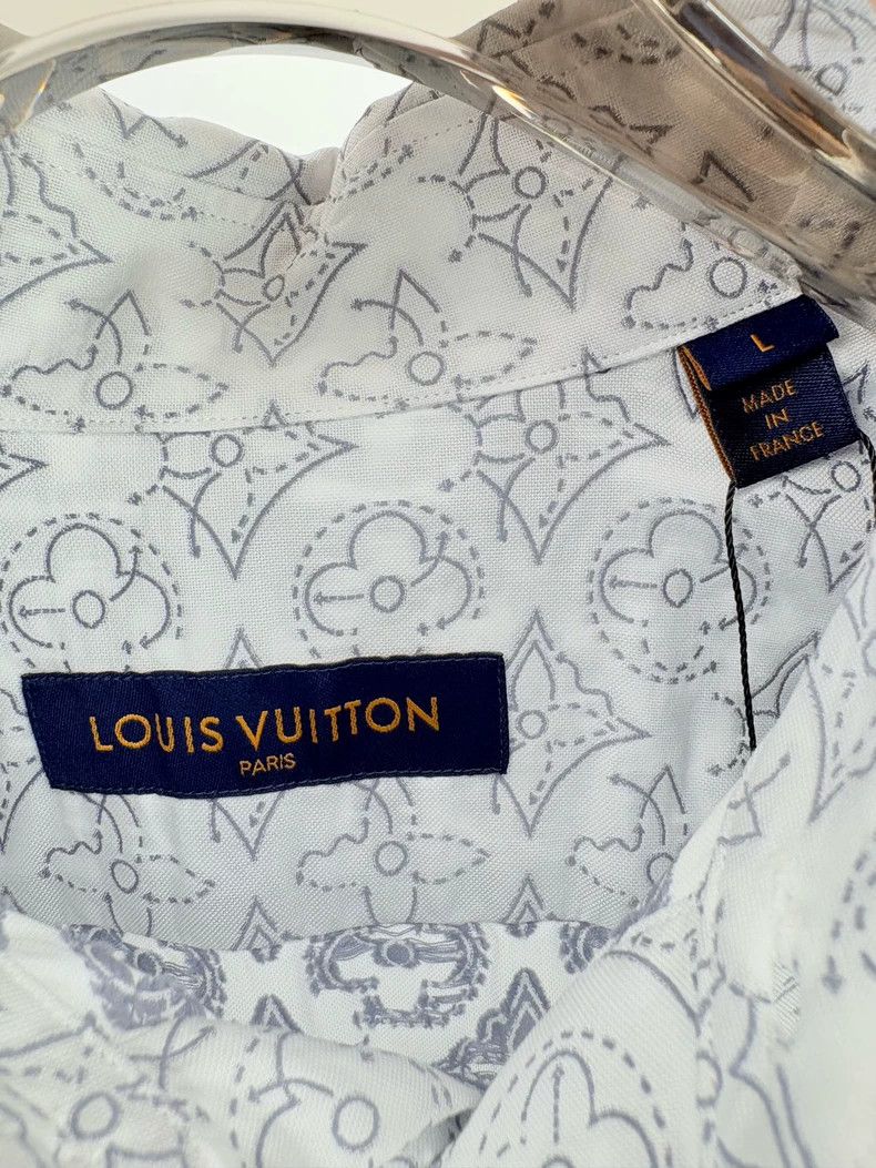 Louis Vuitton Louis Vuitton Full LOGO Three Flowers Long Sleeve Shirt Size US L / EU 52-54 / 3 - 3 Thumbnail