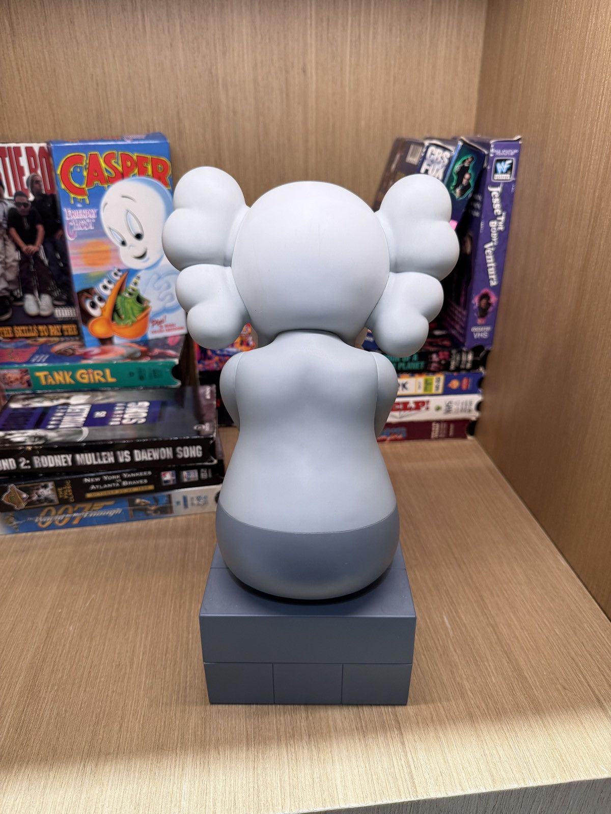 Kaws 2013 Kaws Passing Through Companion Gray Figure with Box Size ONE SIZE - 5 Thumbnail