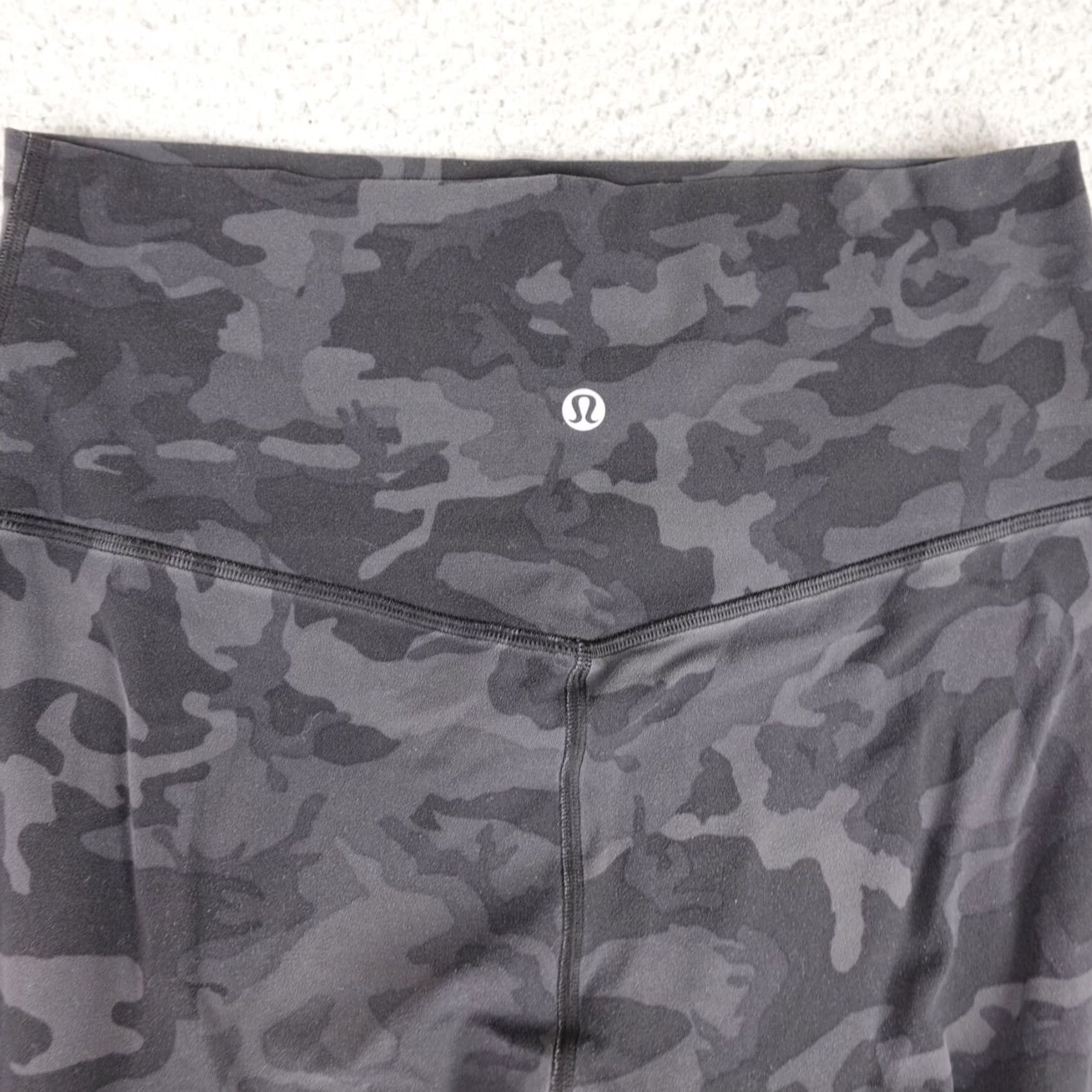 Lululemon Lululemon Leggings Womens 2 Black Camo Capri High Rise Athleisure Gym Yoga Size 26" / US 2 / IT 38 - 6 Thumbnail