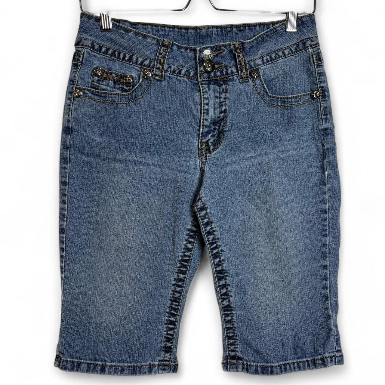 Vintage Vintage Y2K blue silver cross buttons denim capri shorts Size 28" / US 6 / IT 42 - 1 Thumbnail