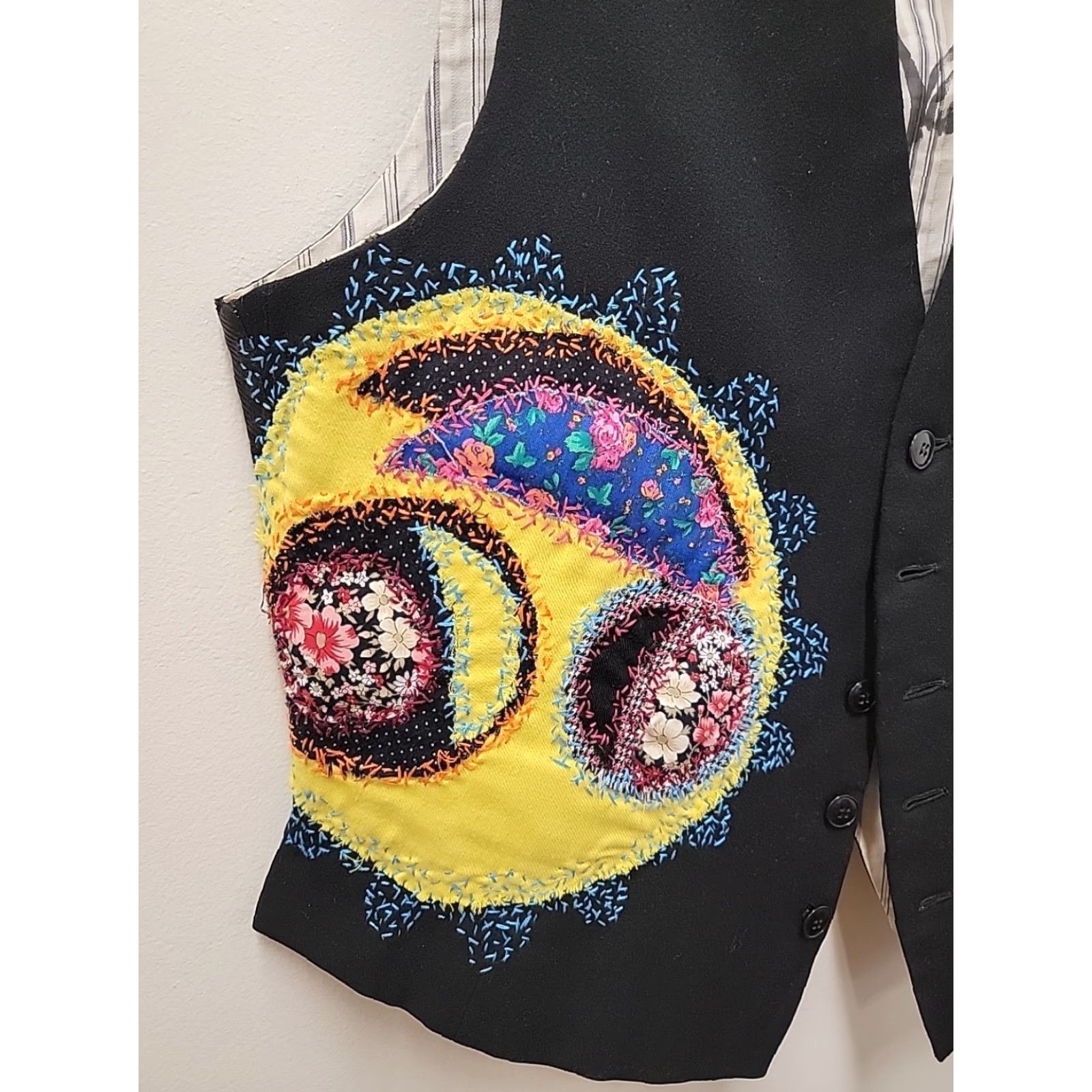 Vintage ANTONIO MARRAS Vest Mens 42 Black Sun Sequin Art N/A Chest 19.5 Length 21.5 Jun 2014 Vintage-style Size US XS / EU 42 / 0 - 2 Thumbnail