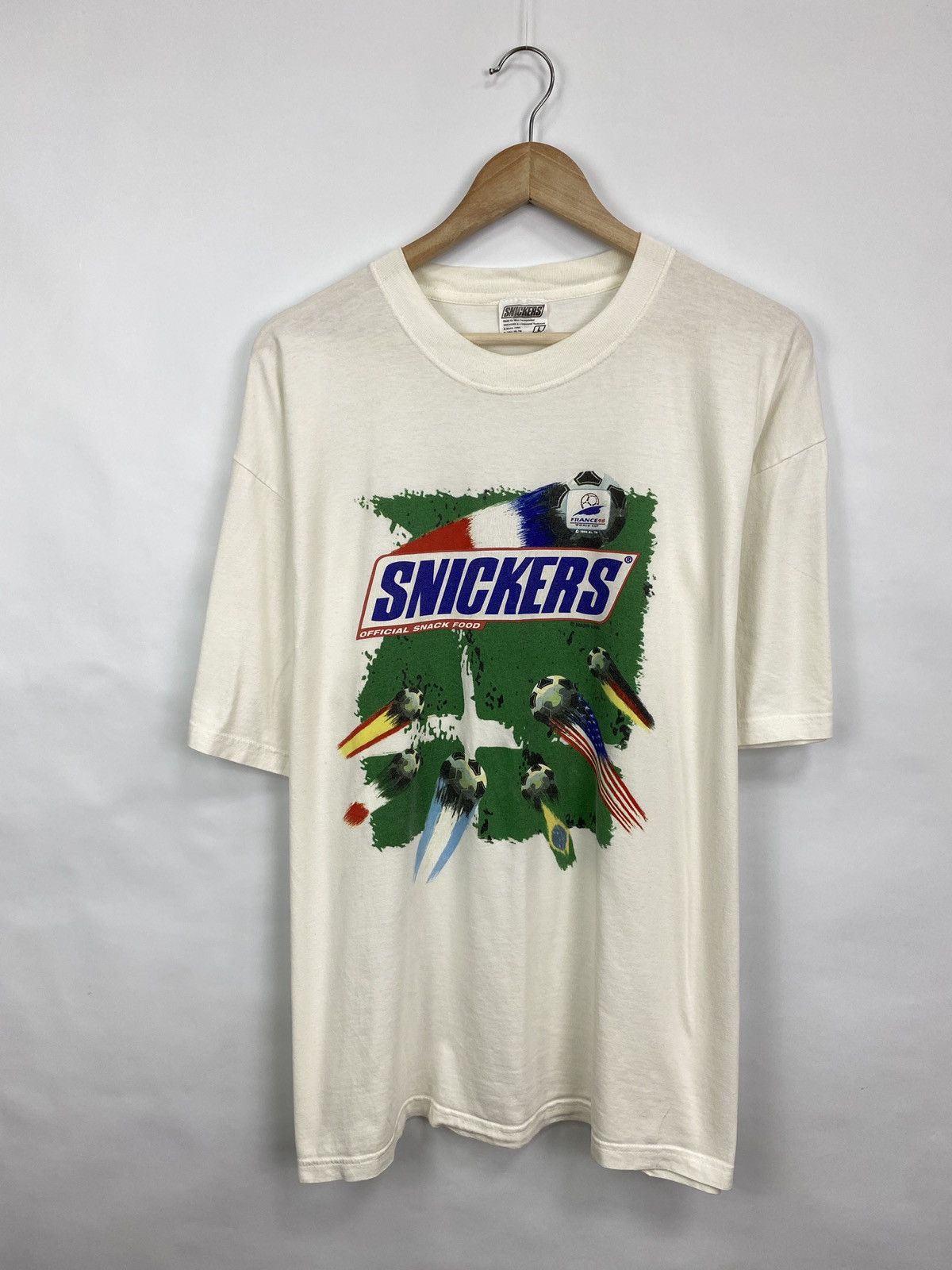 Vintage Vintage 1998 Snickers t-shirt Travis Scott Y2K cw21 Size US L / EU 52-54 / 3 - 2 Thumbnail