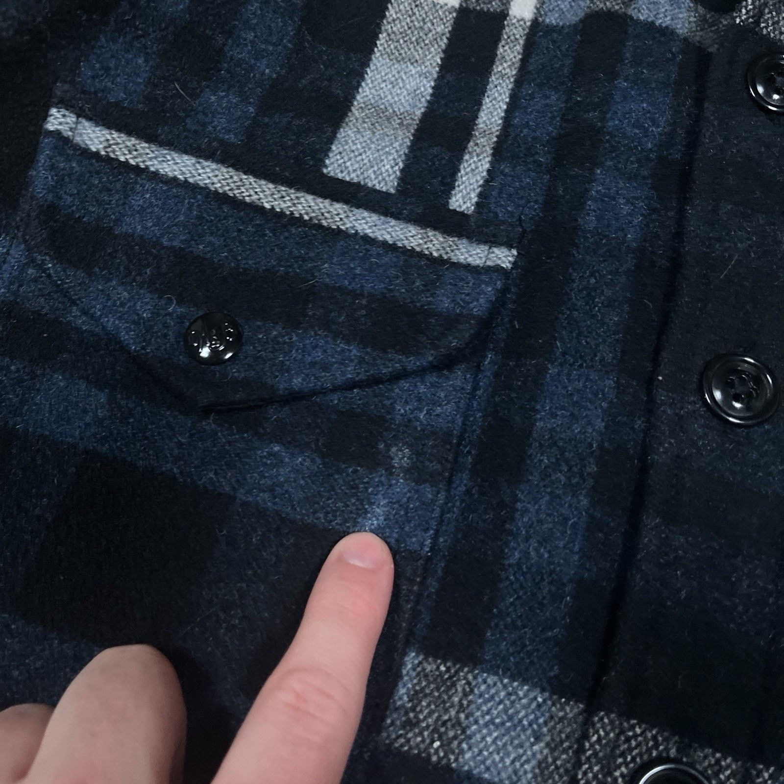 Wallace & Barnes Wallace & Barnes Wool Flannel Shacket Navy HeavyweightPlaid Size US L / EU 52-54 / 3 - 7 Thumbnail