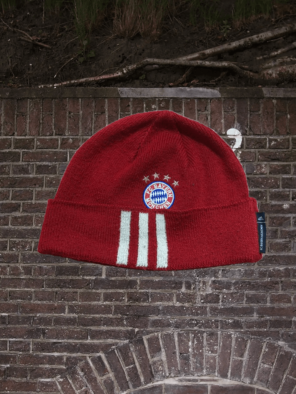 Adidas Adidas Vintage FC Bayern Munchen Red Beanie Hat Size ONE SIZE - 1 Thumbnail
