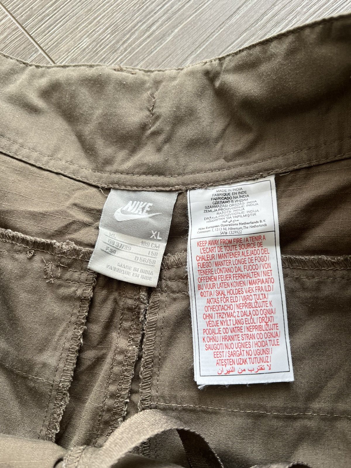 Nike Vintage Nike Cargo Shorts Y2K Size US 36 / EU 52 - 8 Thumbnail