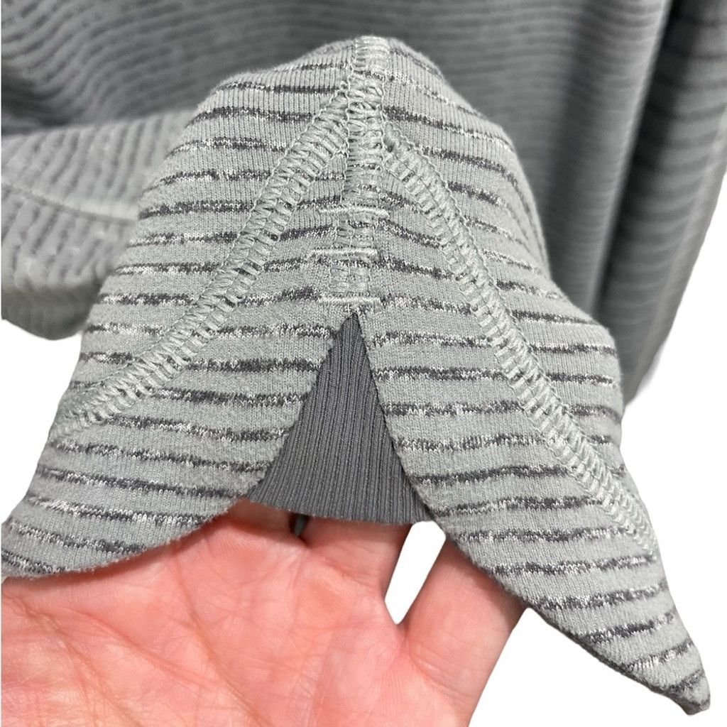 Lululemon Lululemon Cyprus Run Grey Long Sleeve Active Top Size L Size US L / EU 52-54 / 3 - 7 Thumbnail