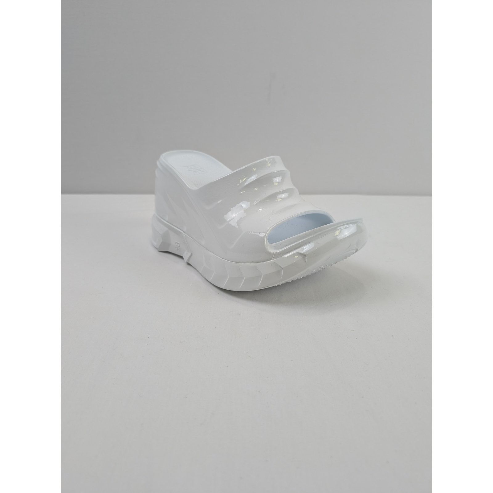 Givenchy o1rshd1 Q:2 / Women's Marshmallow Sandals in White 41 Size US 11 / IT 41 - 2 Thumbnail