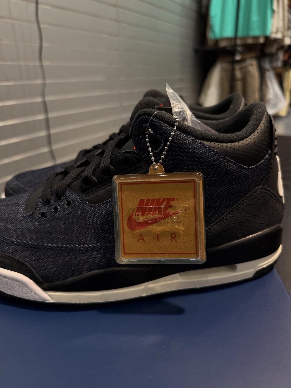 Jordan Brand Levi's x Air Jordan 3 Retro Men's (10.5) Indigo Denim NEW Size US 10.5 / EU 43-44 - 11 Thumbnail