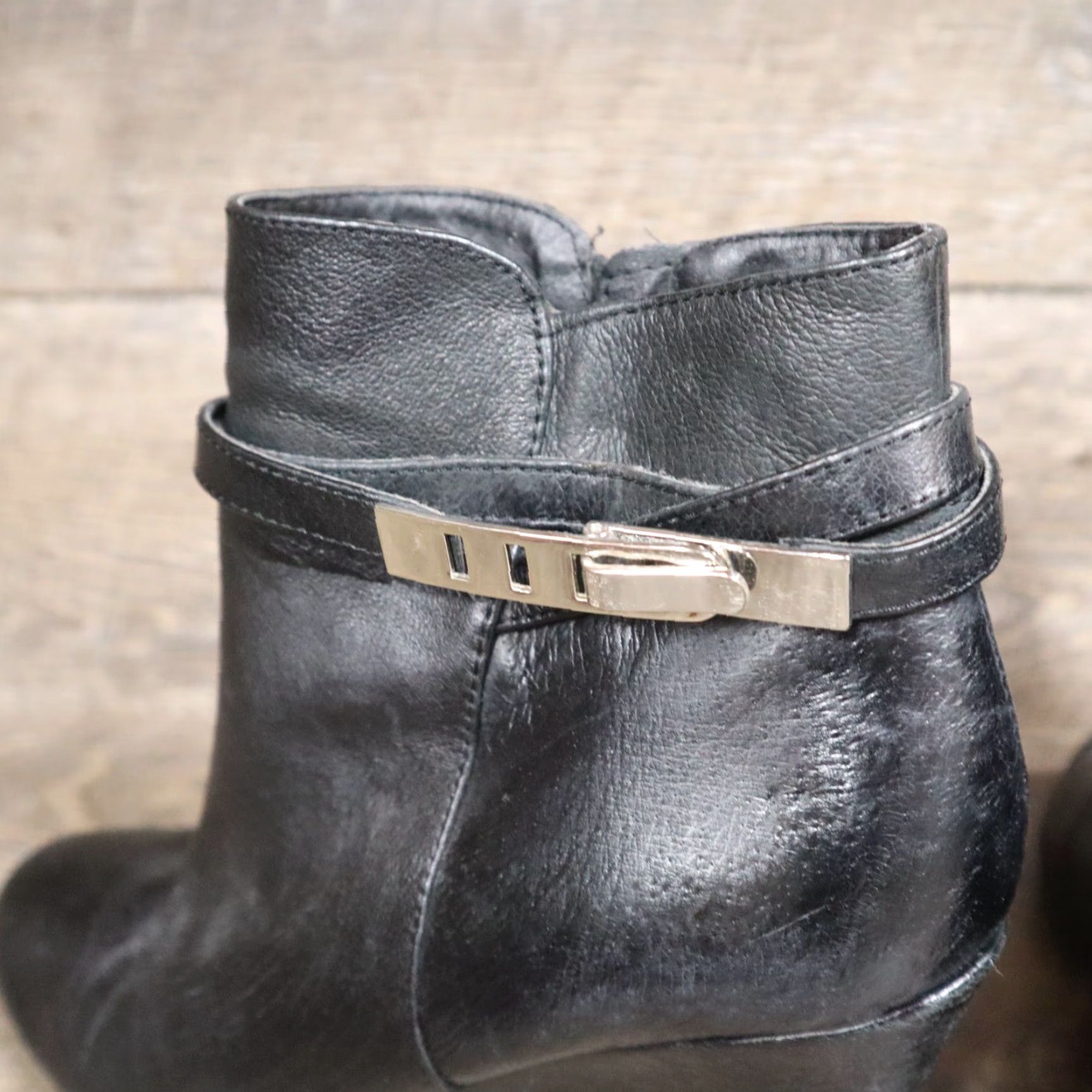 Chinese Laundry VINTAGE Chinese Laundry Bootie SHOE Cross-Category Bootie Women 6 Black Faux Leather Faux Suede Wedge Ankle High Heel 3-3.9in Mens? Size US 6 / IT 36 - 6 Thumbnail