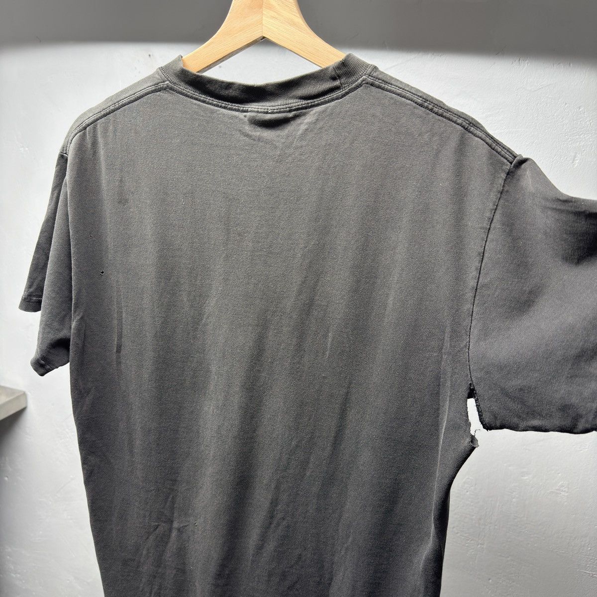 Band Tees 90s Ramones Thrashed Faded Distressed Band Shirt ERD Grunge Size US M / EU 48-50 / 2 - 8 Thumbnail