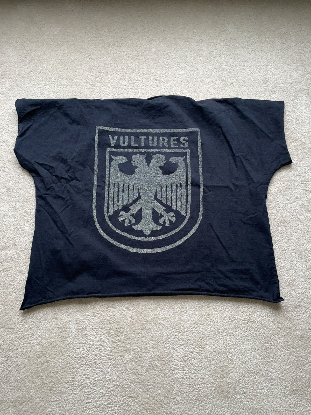 Gosha Rubchinskiy × Kanye West × Yeezy Vultures Tee size 3 Size US XL / EU 56 / 4 - 1 Thumbnail