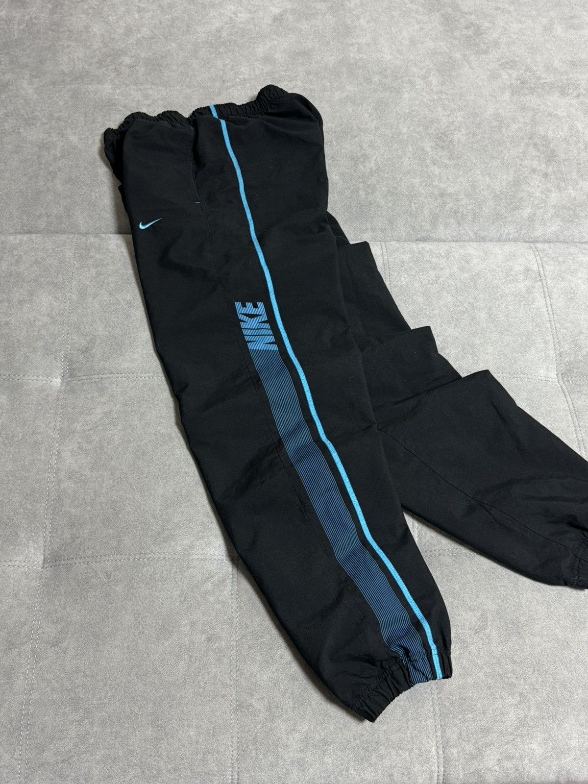 Nike Vintage Nike Nylon Baggy Pants Black Sweatpants Men’s Size S Size US 30 / EU 46 - 4 Thumbnail
