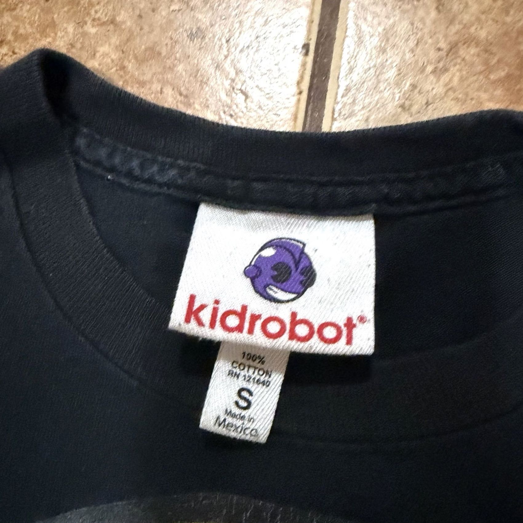 Vintage VINTAGE Kidrobot Persue Munny Shirt Limited Edition Y2K Graffiti Size Small Mens T-Shirt Cotton Black 2000s Rare Graphic Print Crew Neck Short Sleeve Size US S / EU 44-46 / 1 - 4 Thumbnail