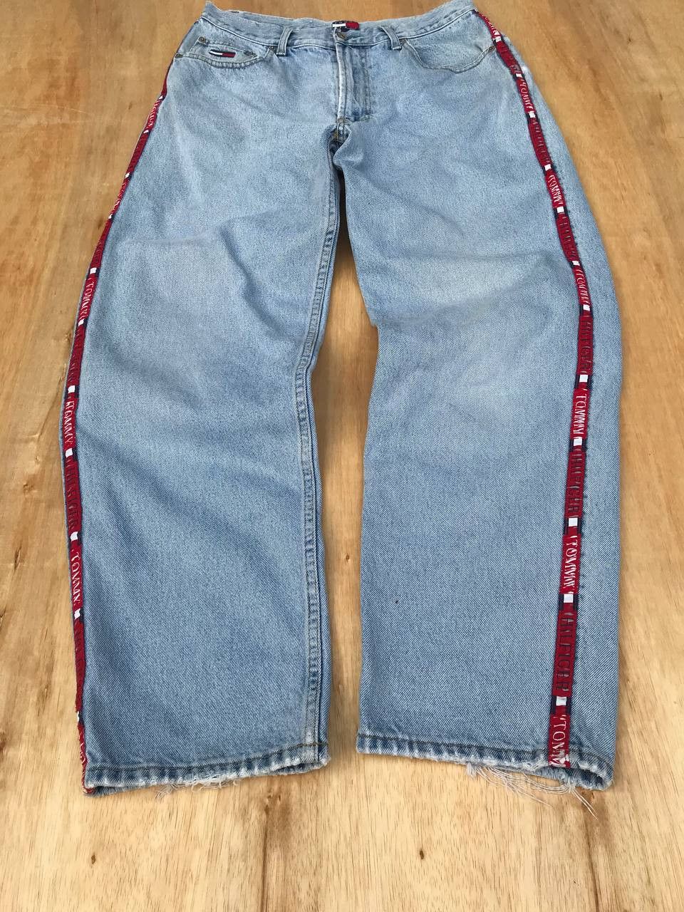 Tommy Hilfiger × Vintage VINTAGE 90S TOMMY HILFIGER SIDETAPE LOOSE LIGHTWASH Size US 30 / EU 46 - 3 Thumbnail