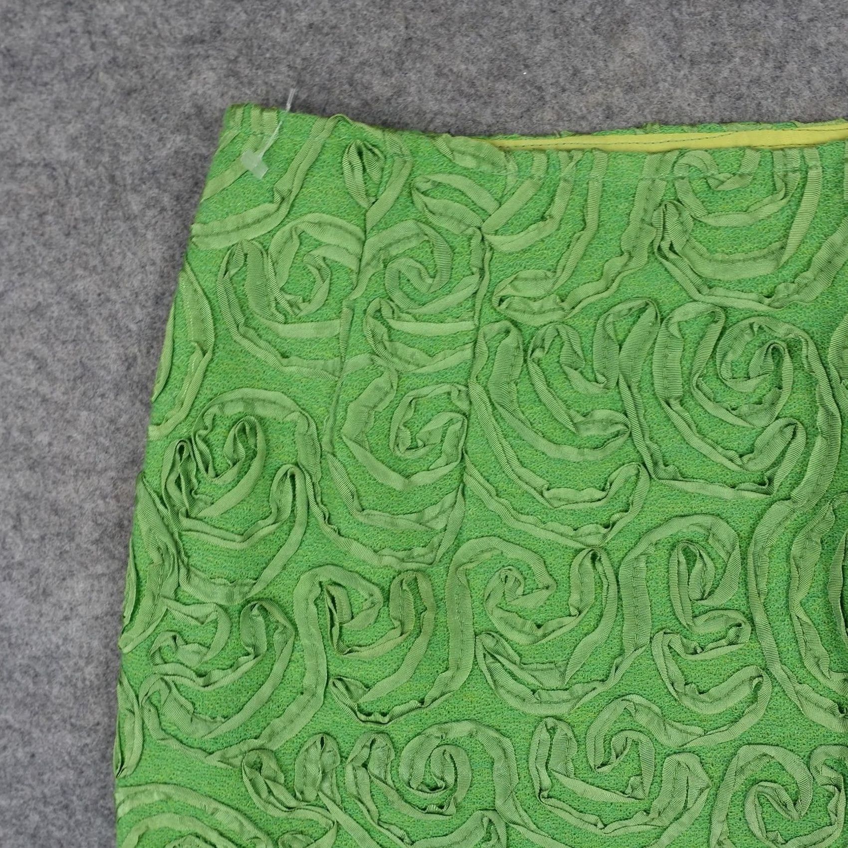 Vintage VINTAGE Sophisticated Miss Skirt Womens 14 Green Floral Applique Ruffle Pencil Mole? Size 36" / US 14 / IT 50 - 3 Thumbnail