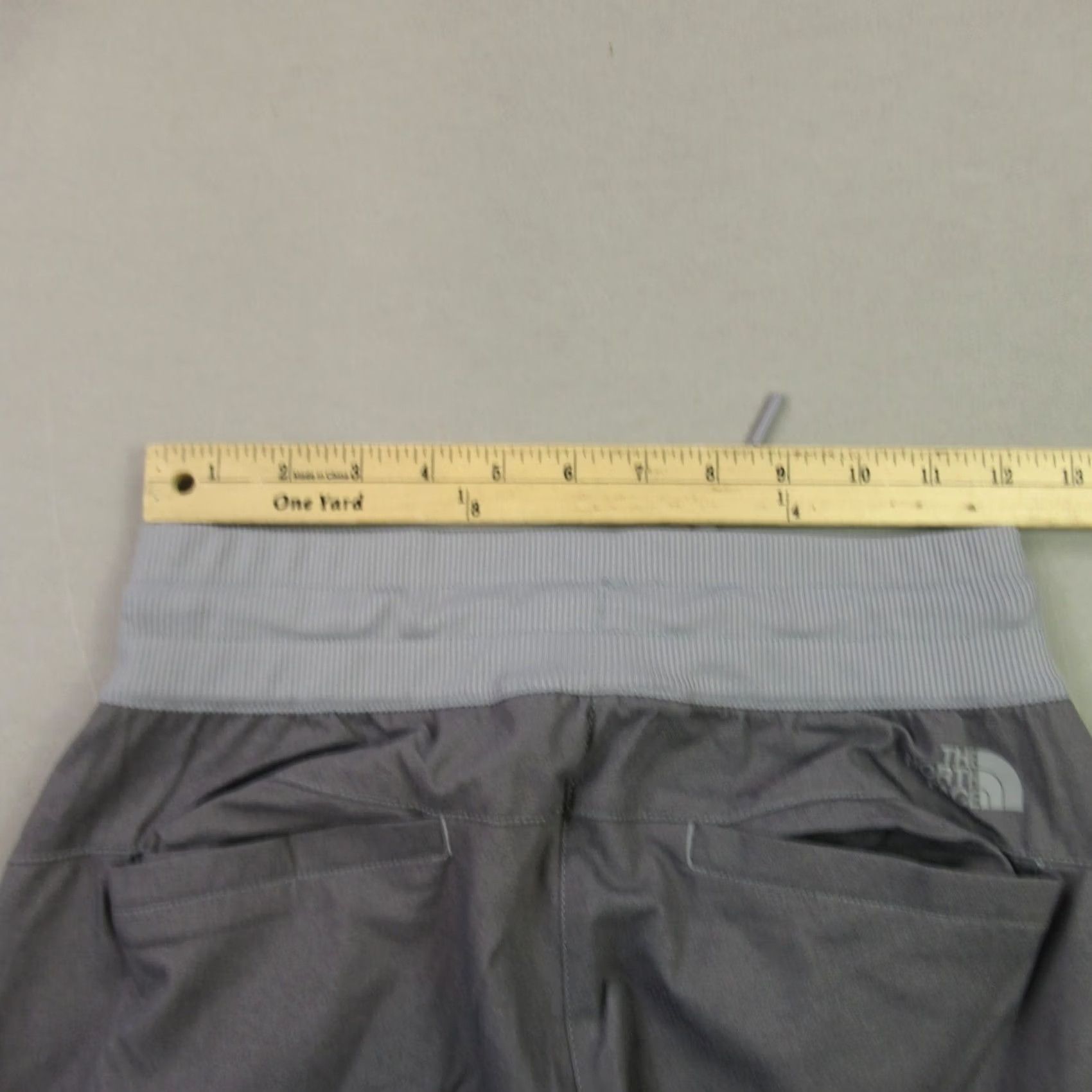 The North Face The North Face Pants Womens Small Workout Lightweight Gray Pockets Stretch Size 28" / US 6 / IT 42 - 6 Thumbnail