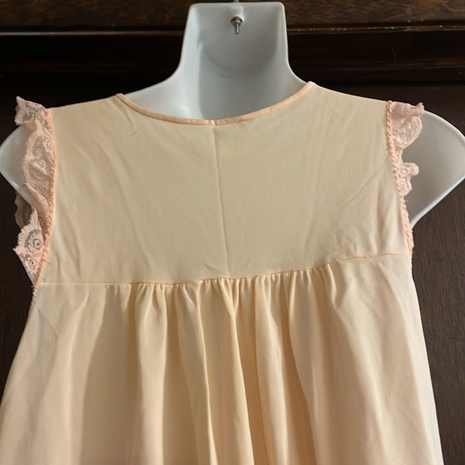 Vintage VNTG JCPenney Sleepwear Embroidered Florals Lace Nightgown Size ONE SIZE - 6 Thumbnail