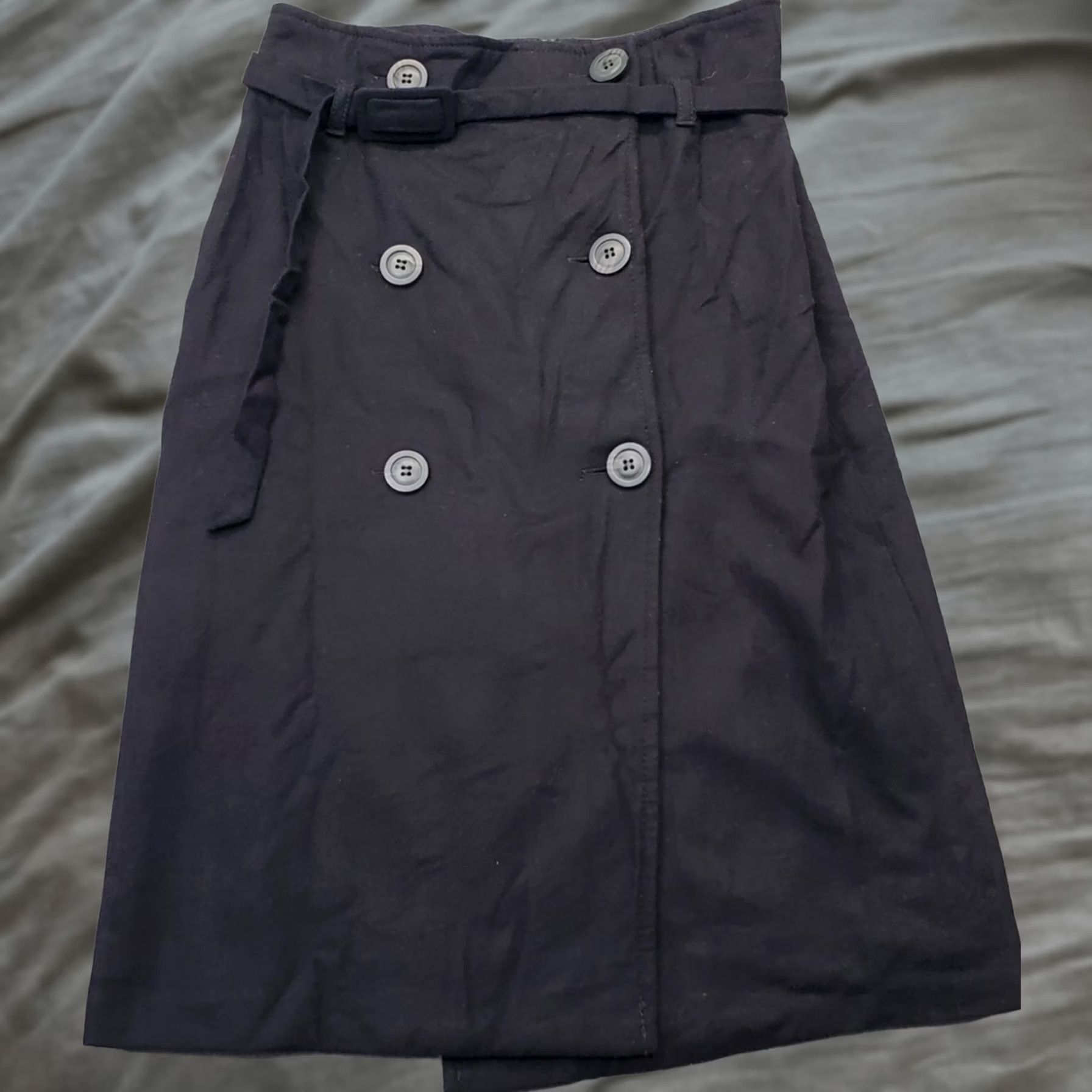 Benetton Stile Benetton Womens Skirt 38 Black Belted Waist Button Front Back Zip A-Line Short Size: Womens 38 Black Zipper Button back zip Size 26" / US 2 / IT 38 - 1 Thumbnail