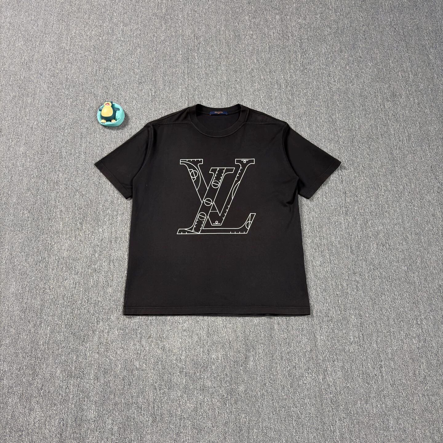 Louis Vuitton LV x NBA Big Logo Black Short Sleeve XXL Mint Size US XXL / EU 58 / 5 - 1 Thumbnail