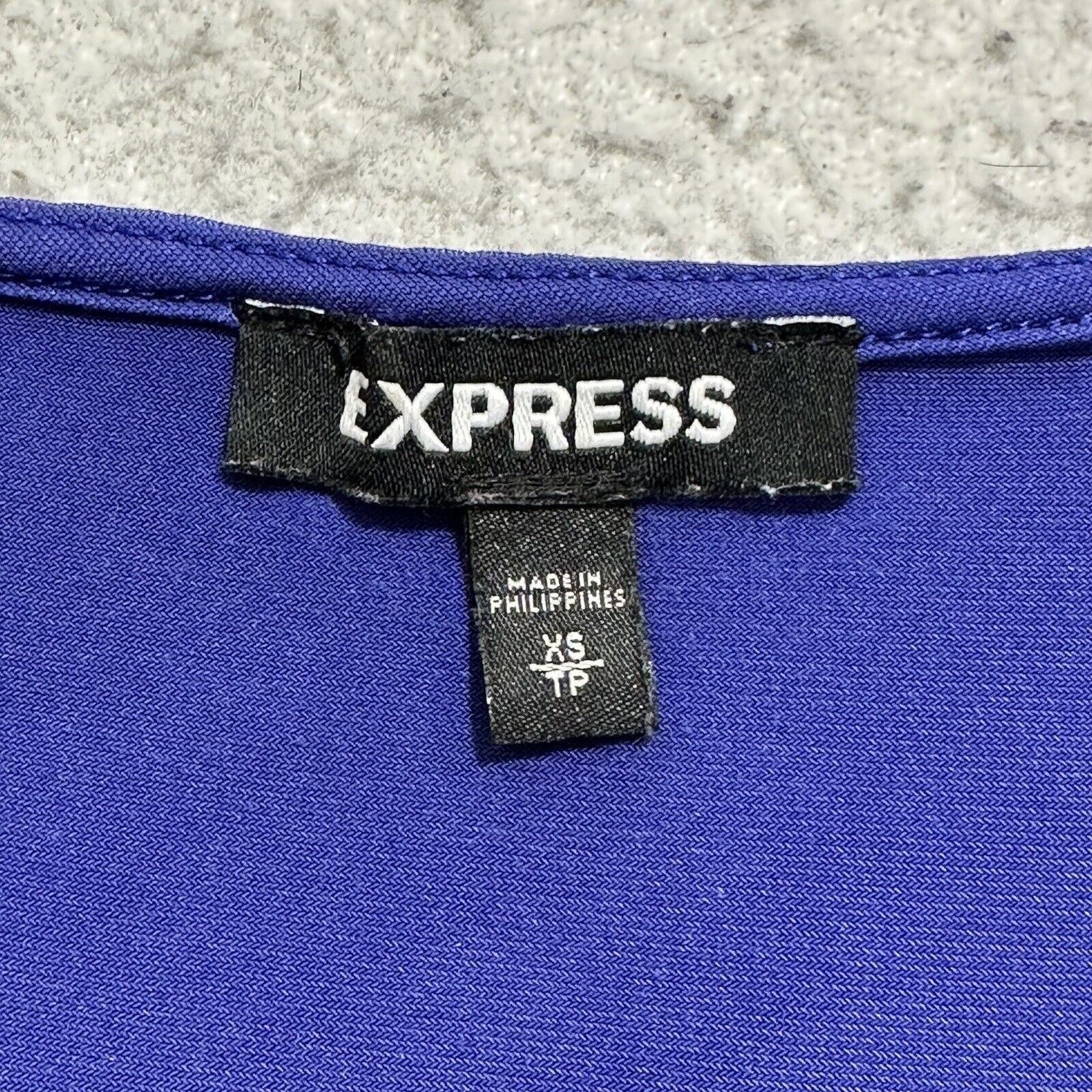 Express Express XS V-Neck Wrap Romper Short Sleeve 2" Inseam Tie Size 26" / US 2 / IT 38 - 3 Thumbnail