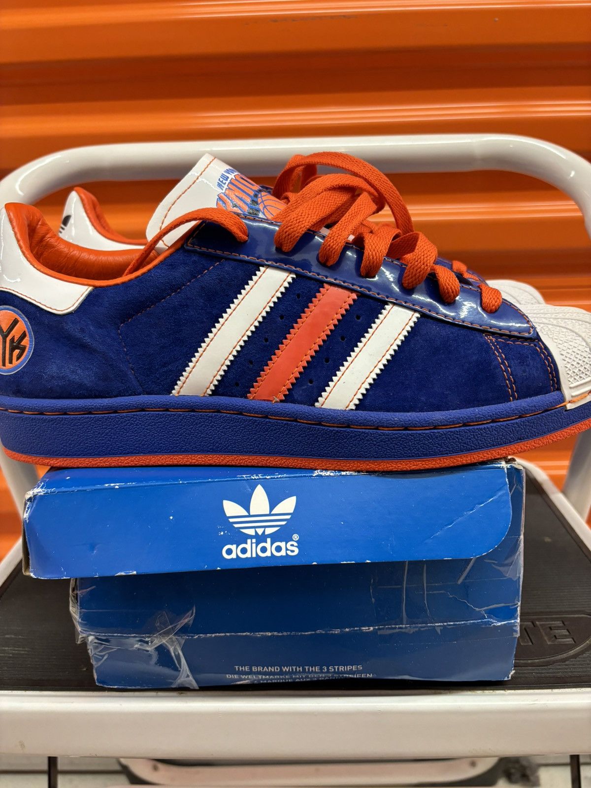 Adidas ***FINAL DROP***RARE 06 ADIDAS X NBA NY KNICKS SUPERSTAR 9 Size US 9 / EU 42 - 2 Thumbnail
