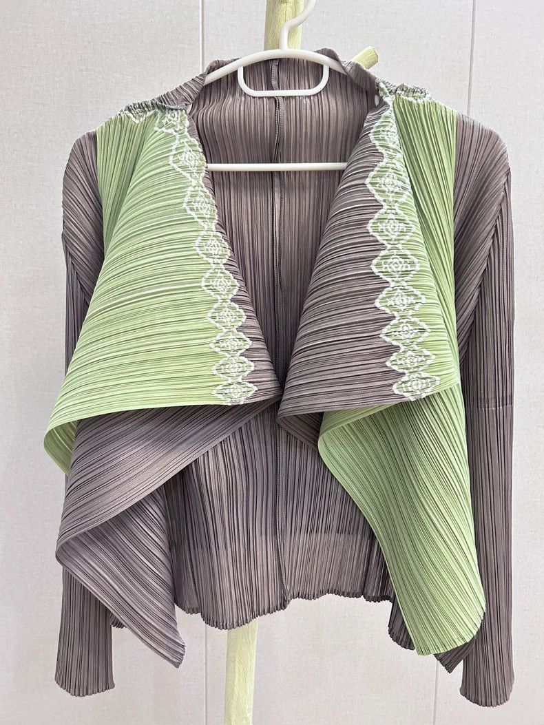 Issey Miyake Issey Miyake size:3 Grey embroidered coat Size XS / US 0-2 / IT 36-38 - 2 Thumbnail