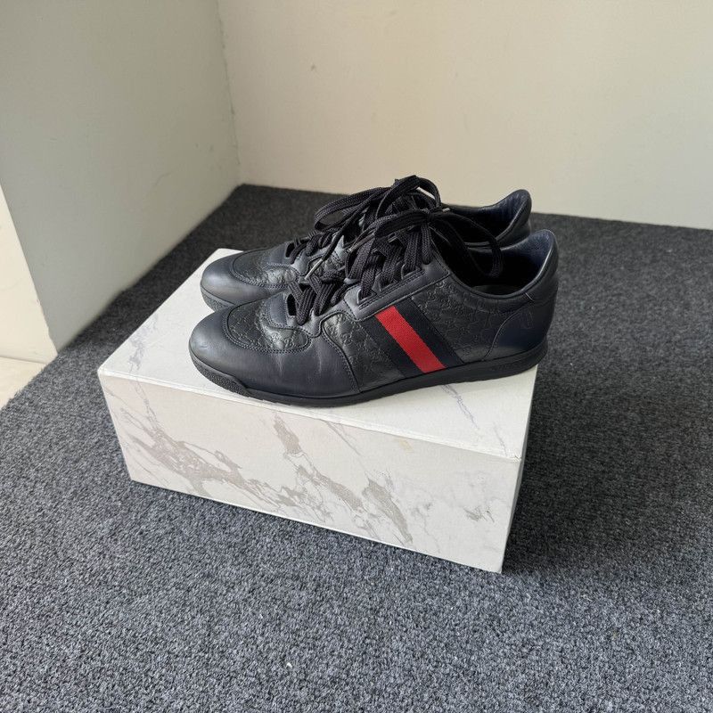 Gucci Gucci Low-Top Casual Sneakers with Red Stripe -2508 Size US 8 / EU 41 - 1 Thumbnail