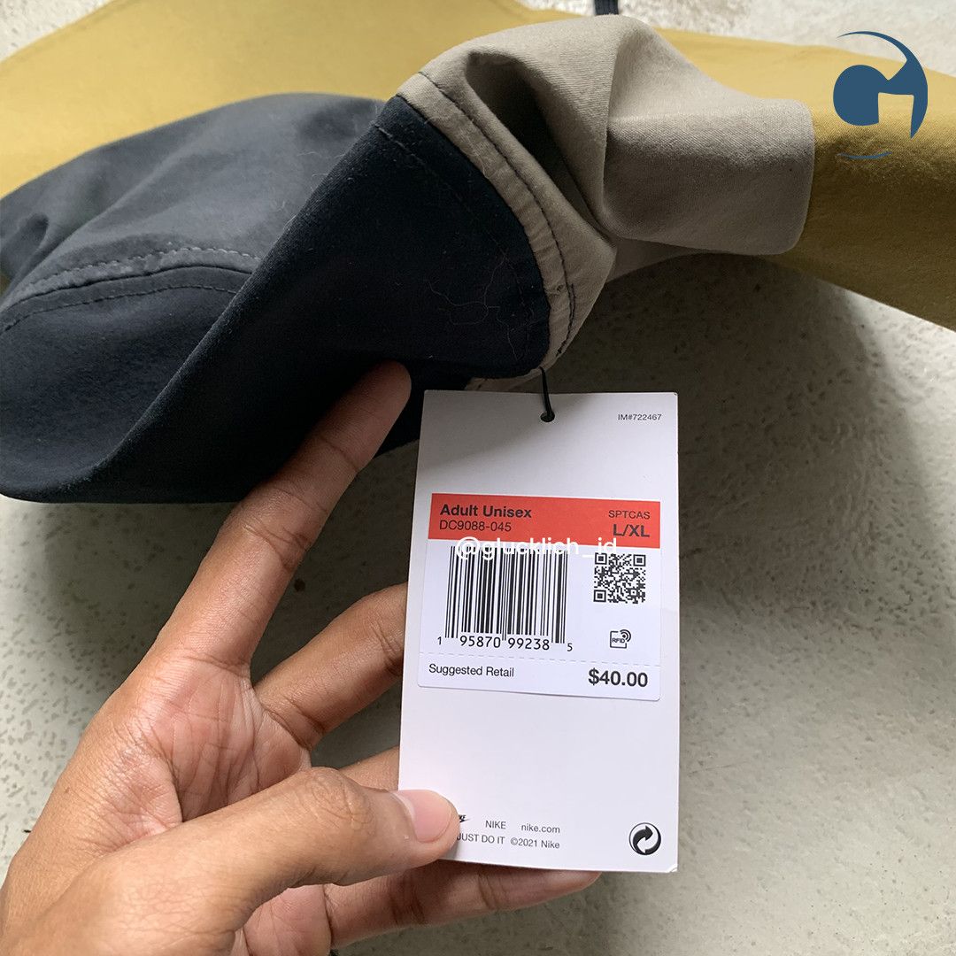 Nike ACG Nike ACG, Bucket Hat in Off Noir/Ghost Green Size 40 - 3 Thumbnail