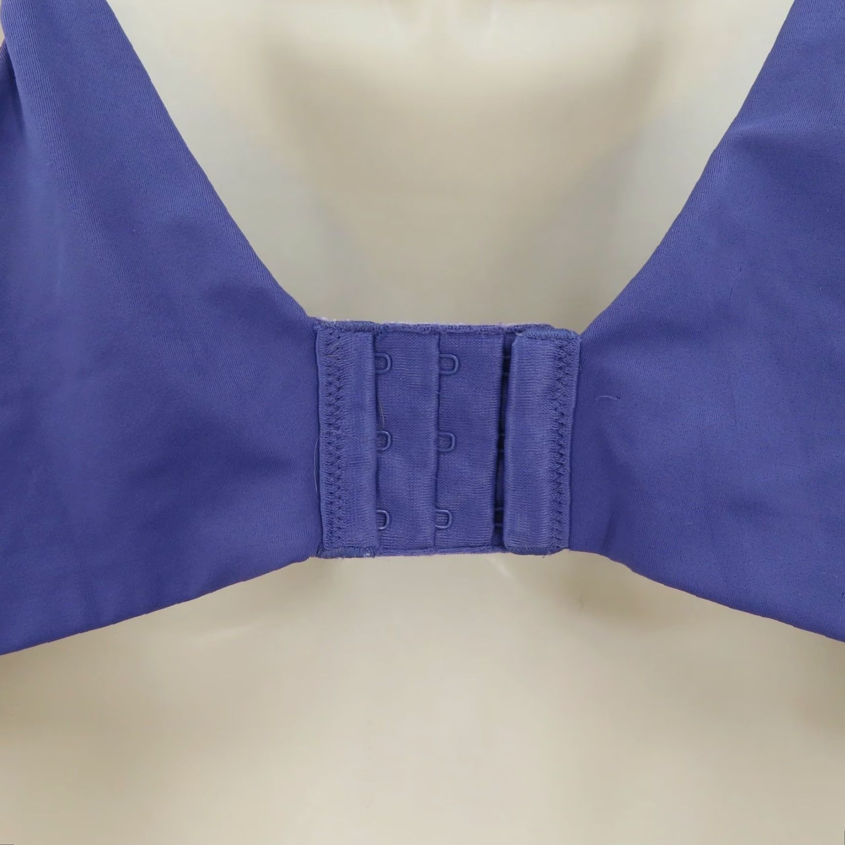 Vintage Vanity Fair Bra 44C Smoothing Back Underwire Unlined Purple Blue T-Shirt Bra Womens Size ONE SIZE - 6 Thumbnail