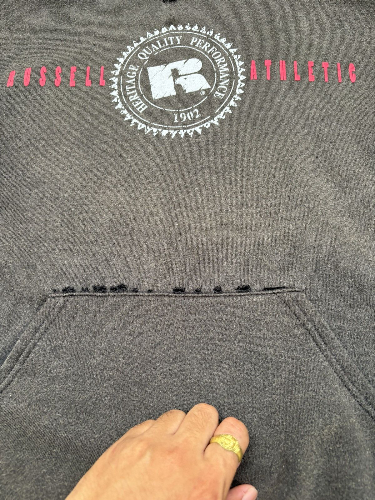 Russell Athletic 90s Thrashed Sun Faded Russell Hoodie Size US L / EU 52-54 / 3 - 22 Thumbnail