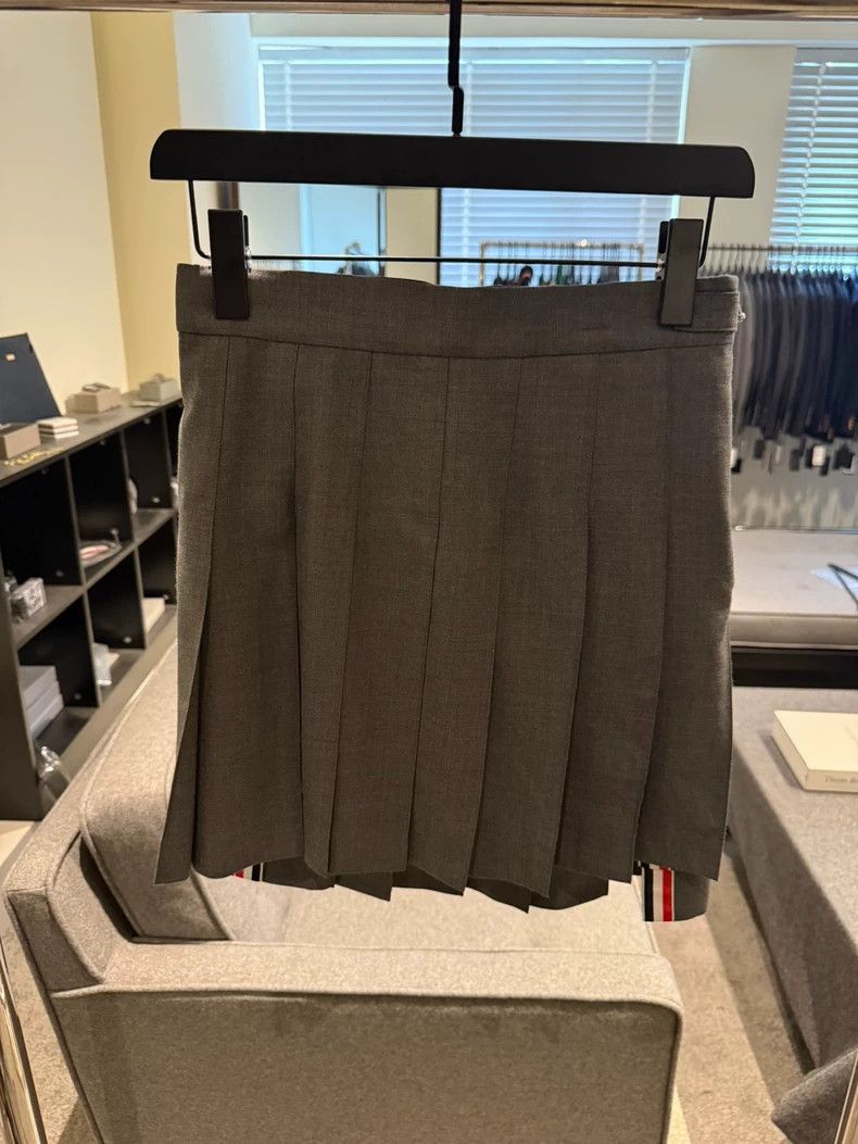 Thom Browne Thom Browne Classic pleated skirt Size 24" / US 00 / IT 34 - 1 Thumbnail