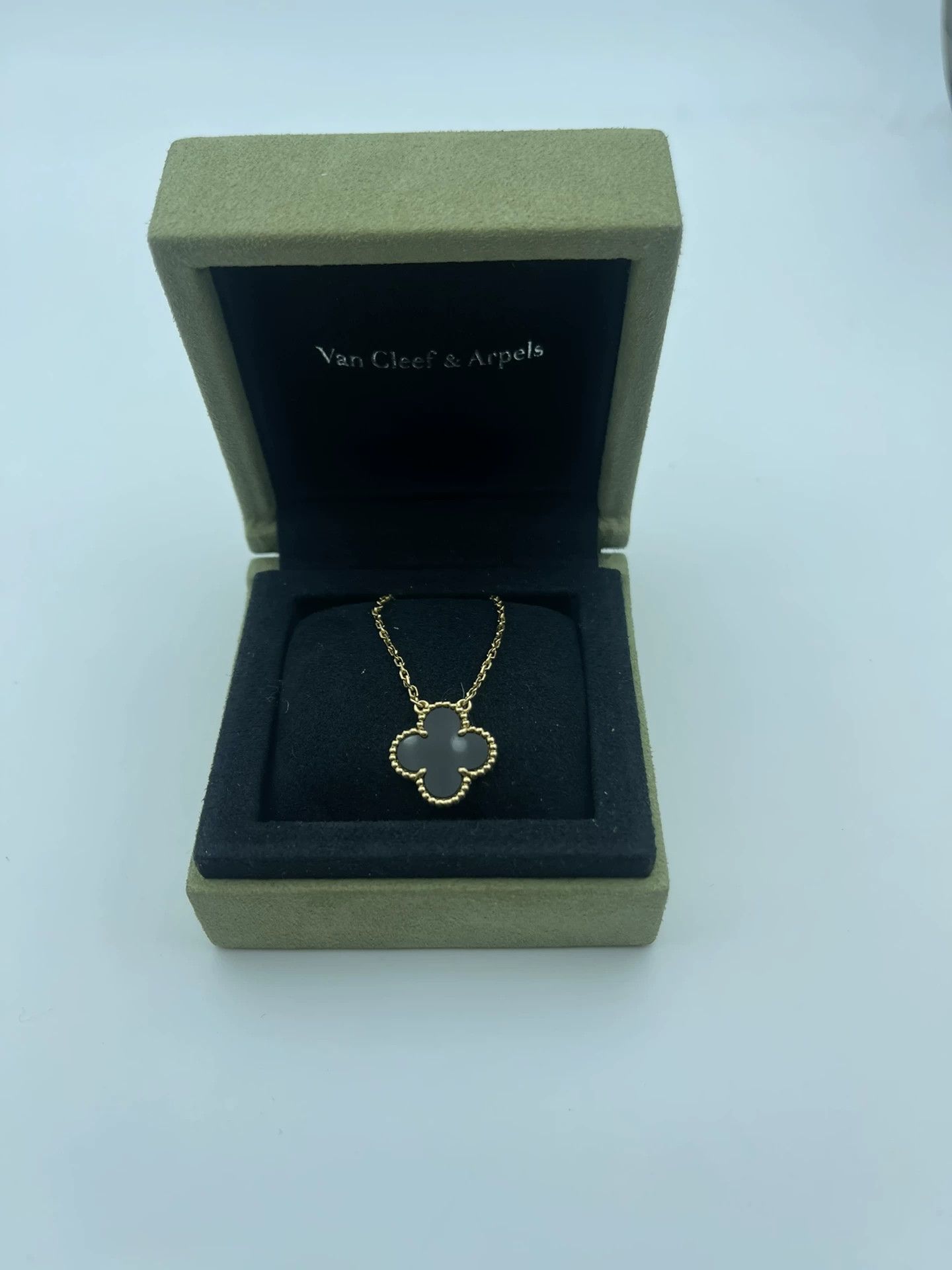 Van Cleef & Arpels VCA Alhambra Black Flower 18K Gold Necklace Size ONE SIZE - 1 Thumbnail