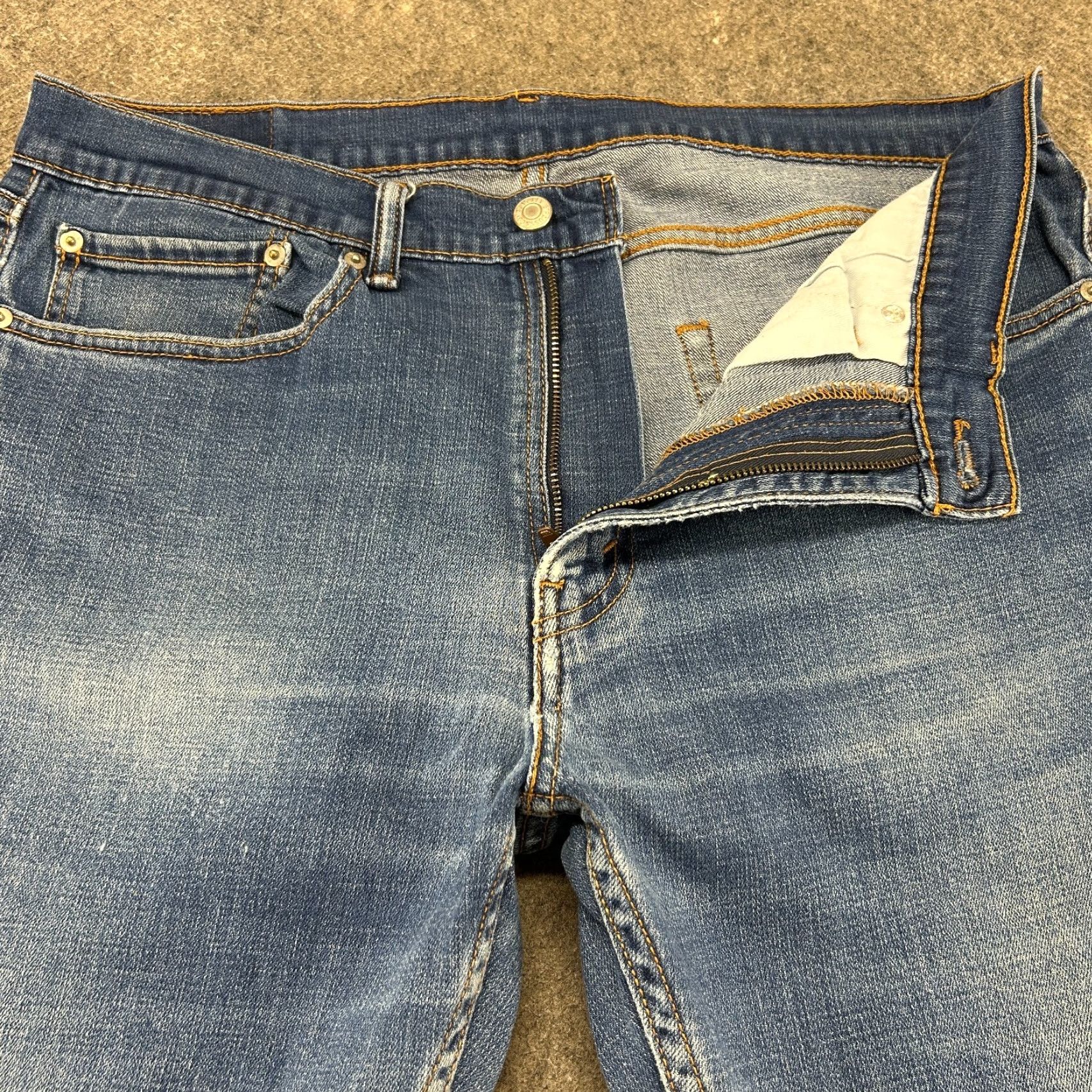 Levi's Levi's 505 Jeans Regular Fit Light Blue Medium Wash Cotton Stretch 34x30 Men’s Denim Straight Belt Loops 90s Vintage? Size US 34 / EU 50 - 2 Thumbnail