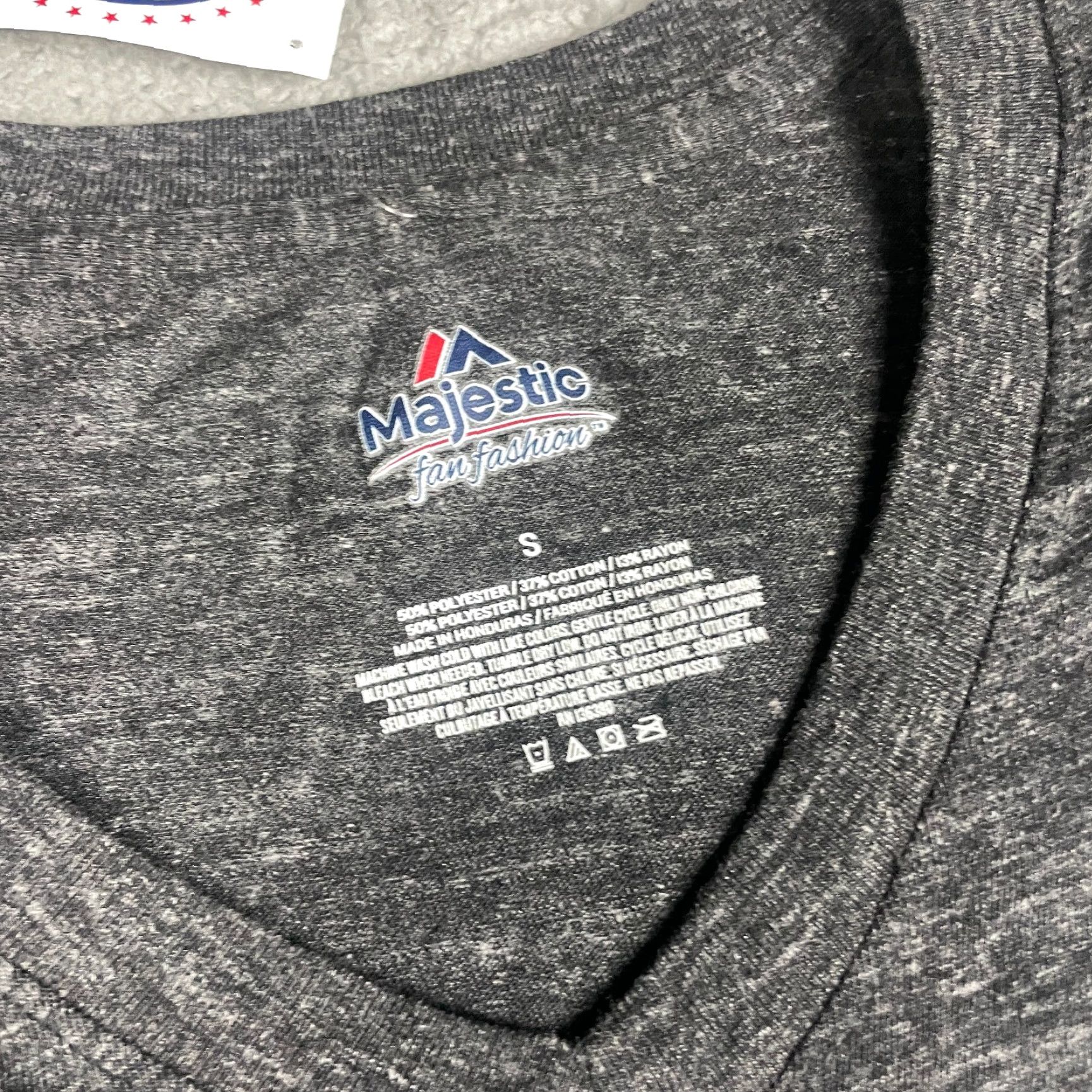 MLB MLB Baseball T-Shirt Women S Gray Red Short Sleeve V-Neck Graphic Logo All Seasons Mens? Ladies? Wait. Size S / US 4 / IT 40 - 7 Thumbnail