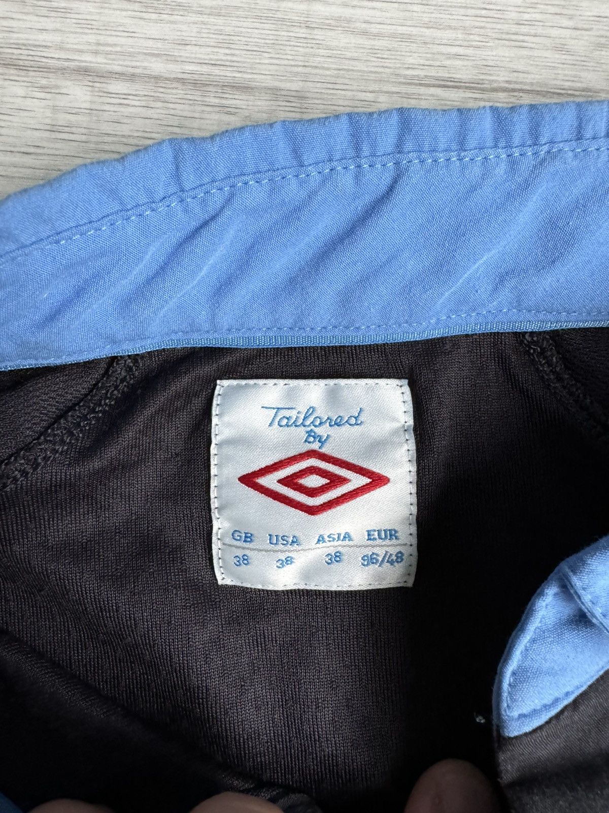 Umbro × Vintage Vintage Umbro England Soccer Jersey away shirt 2012 kit Size US M / EU 48-50 / 2 - 4 Thumbnail