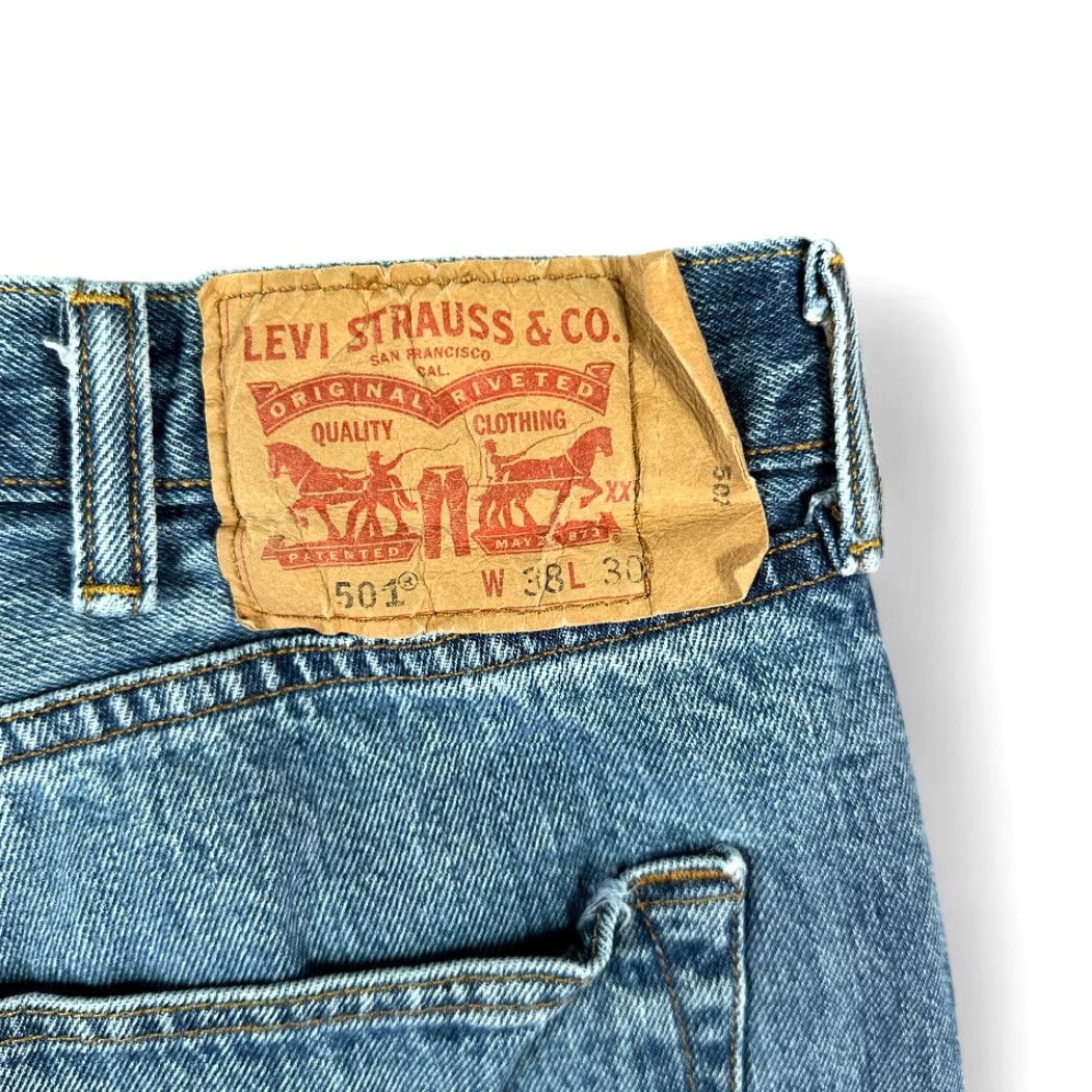Levi's Levis 501 Jeans Mens 36x30 Blue Light Wash Straight Button Fly Cotton 38x30 Tag Size US 36 / EU 52 - 6 Thumbnail
