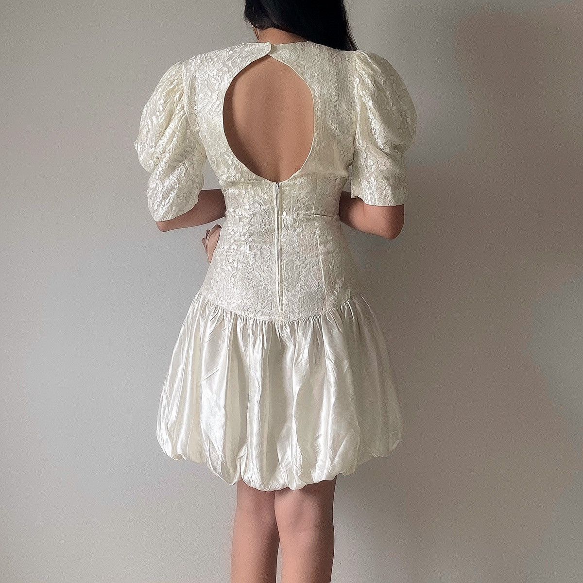 Vintage Vintage 1980s Ivory Satin & Lace Puff Sleeve Dress (XS-S) Size S / US 4 / IT 40 - 4 Thumbnail